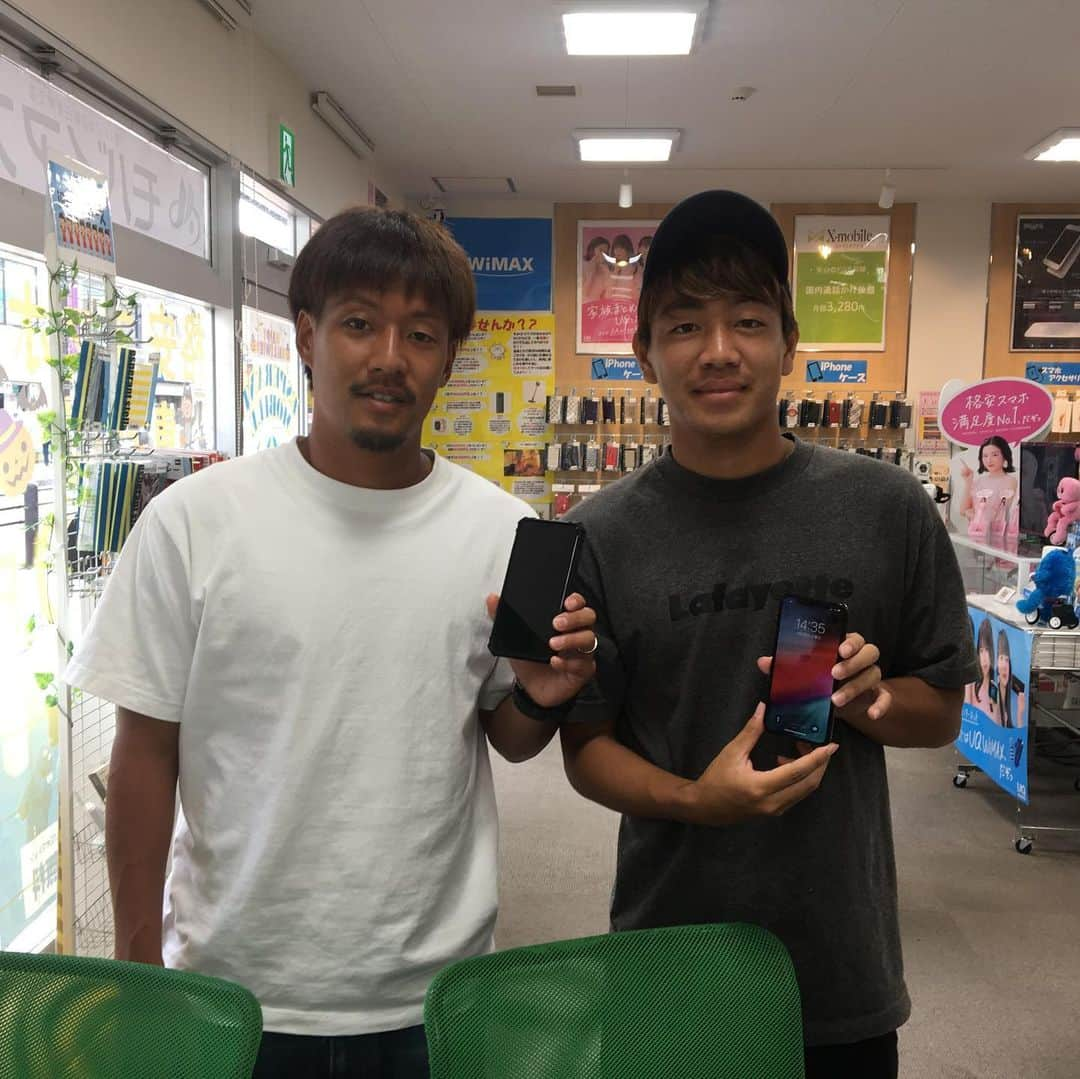 梶山幹太さんのインスタグラム写真 - (梶山幹太Instagram)「モバイアス相模大野店にて巧君と一緒にiPhoneのフロントガラスのコーティングをしてもらいました！最強のガラスで落としても割れないみたいです😁 iPhoneをよく落とす方は是非行ってみてください！^_^ #モバイアス相模大野 #最強のガラス#落としても安心#でも#最初の3週間は#落とさないように#気をつけよう#皆さんも#是非」9月25日 15時18分 - kajiyama10911