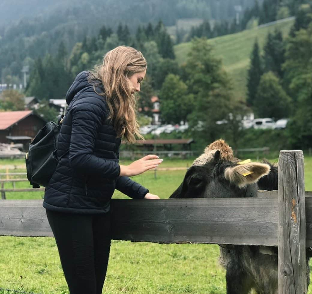 クリスティーナ・カレイラさんのインスタグラム写真 - (クリスティーナ・カレイラInstagram)「#tb to last year in Obersdorf can’t wait to be back🥳 #teamusa #nebelhorntrophy #challengerseries #figureskating #carreiraponomarenko」9月25日 15時23分 - christinacarreira