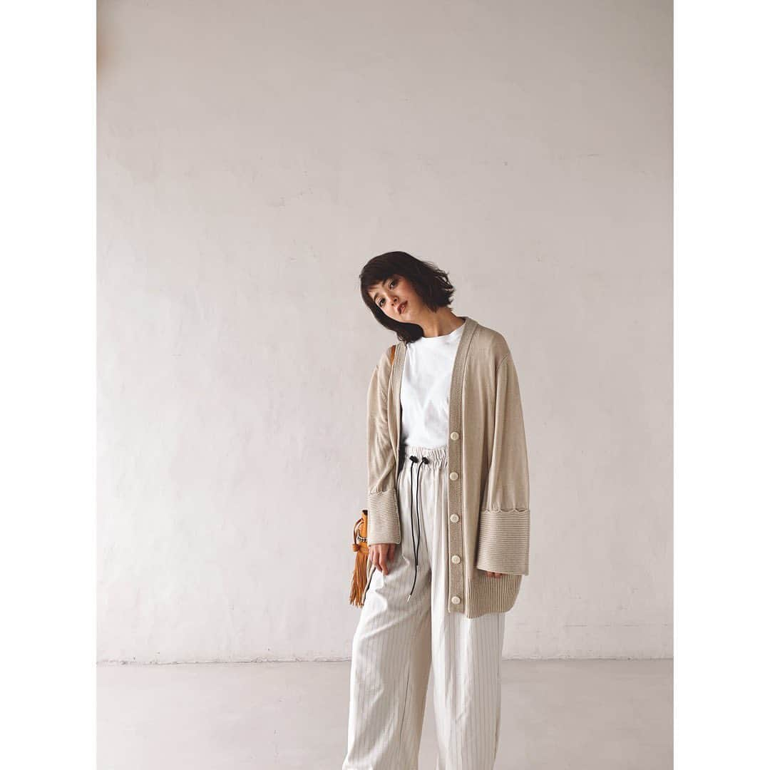 佐々木希さんのインスタグラム写真 - (佐々木希Instagram)「T-shirt#NORC cardigan#keishirahata pants#iNtimite bag#JandMDAVIDSON  #のぞみの私服  パンツ、ゴムだから履きやすいです☺️」9月25日 15時24分 - nozomisasaki_official