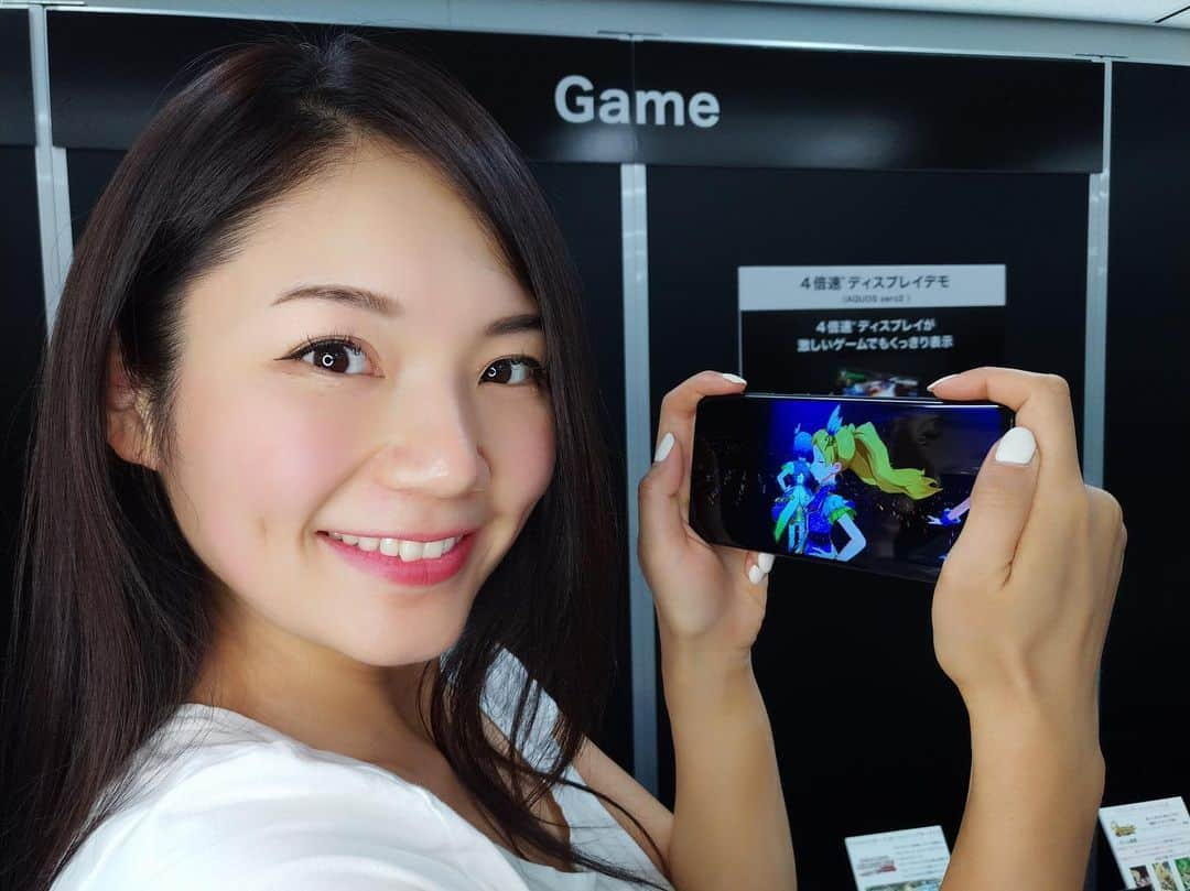 Ayanoさんのインスタグラム写真 - (AyanoInstagram)「Believe it or not, SHARP is No.1 selling android phone brand in Japan. AQUOS zero2、本体重量143gでめちゃくちゃ軽いのに大画面だから、長時間持ってても疲れない！まさにゲーム向き😆🎮 #SHARP #AQUOSphone #AQUOSzero #AQUOSsense3」9月25日 15時54分 - ayanotdo