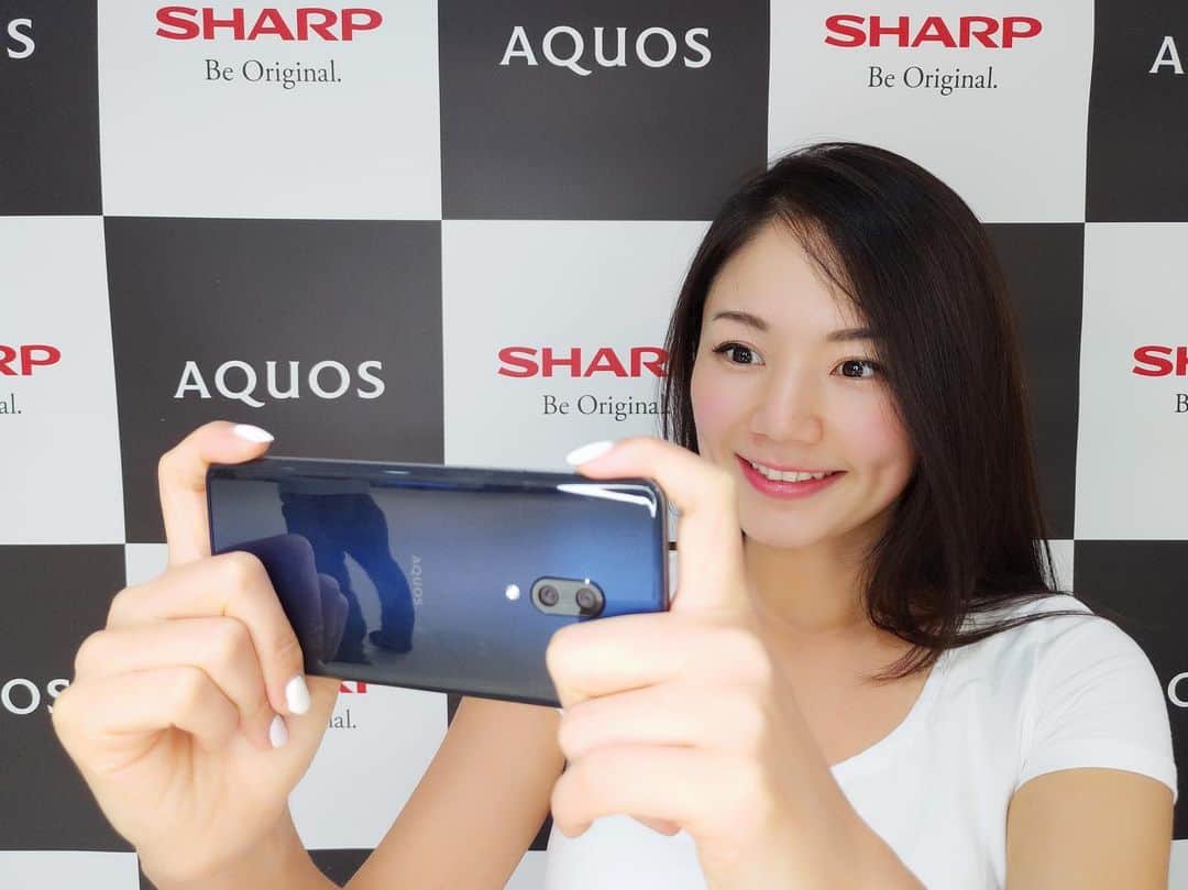 Ayanoさんのインスタグラム写真 - (AyanoInstagram)「Believe it or not, SHARP is No.1 selling android phone brand in Japan. AQUOS zero2、本体重量143gでめちゃくちゃ軽いのに大画面だから、長時間持ってても疲れない！まさにゲーム向き😆🎮 #SHARP #AQUOSphone #AQUOSzero #AQUOSsense3」9月25日 15時54分 - ayanotdo