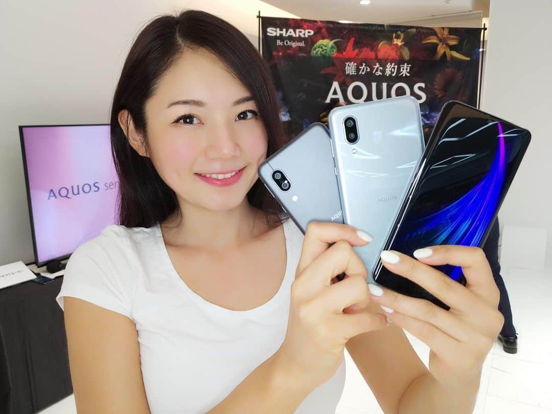Ayanoのインスタグラム：「Believe it or not, SHARP is No.1 selling android phone brand in Japan. AQUOS zero2、本体重量143gでめちゃくちゃ軽いのに大画面だから、長時間持ってても疲れない！まさにゲーム向き😆🎮 #SHARP #AQUOSphone #AQUOSzero #AQUOSsense3」