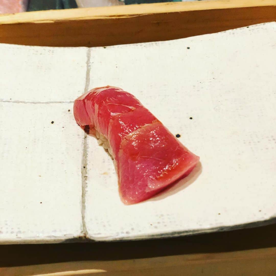 はまやねんさんのインスタグラム写真 - (はまやねんInstagram)「やっぱ寿司が一番美味しいやんね！ #お寿司 #鮨心 #鮨心はなれ #sushi #日本食 #和食 #日本 #港区 #美味すぎ #ツヤツヤ #お米 #酢飯 #海鮮 #海 #また行きたい #誘ってね #すぐ行きます」9月25日 15時54分 - hamayanen0310