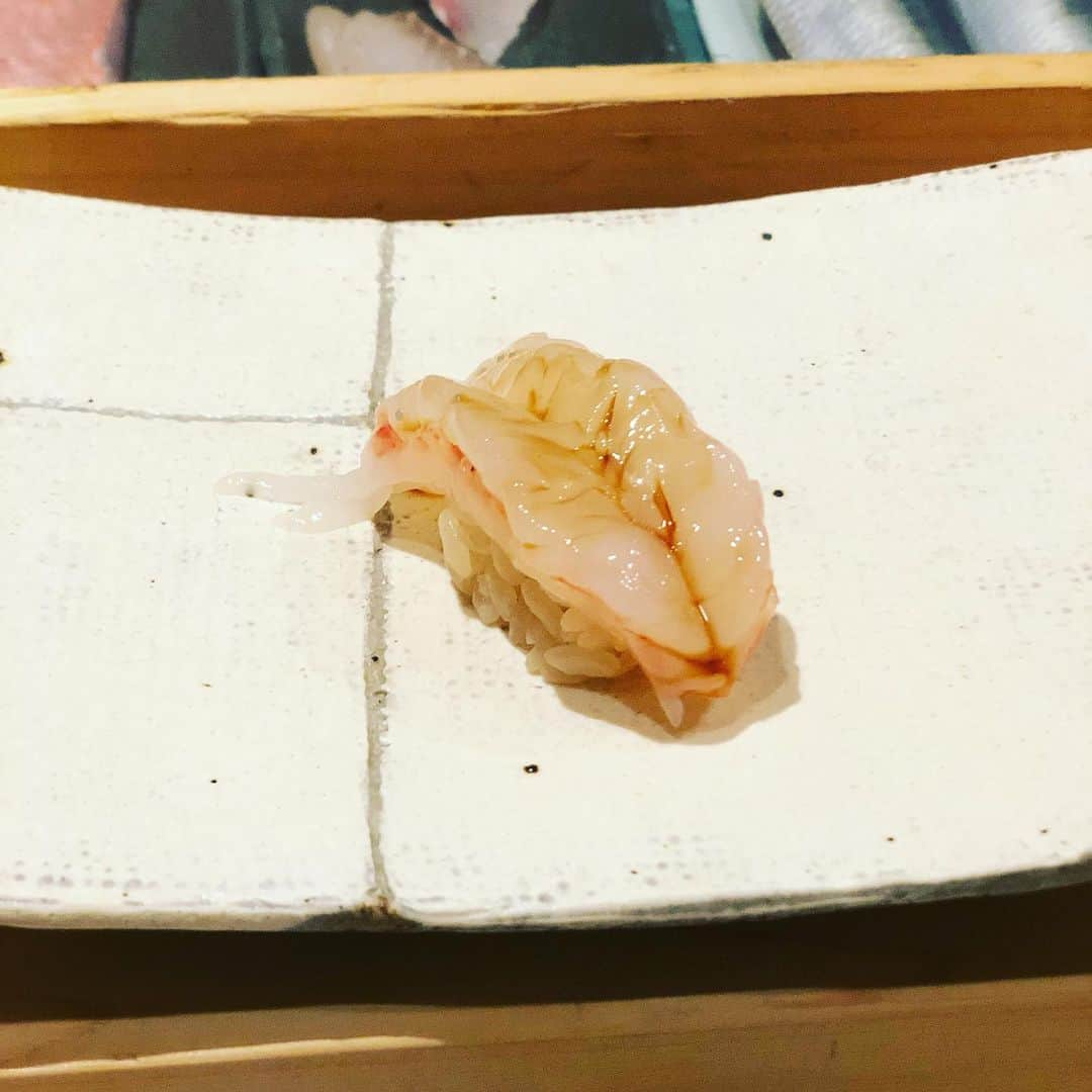 はまやねんさんのインスタグラム写真 - (はまやねんInstagram)「やっぱ寿司が一番美味しいやんね！ #お寿司 #鮨心 #鮨心はなれ #sushi #日本食 #和食 #日本 #港区 #美味すぎ #ツヤツヤ #お米 #酢飯 #海鮮 #海 #また行きたい #誘ってね #すぐ行きます」9月25日 15時54分 - hamayanen0310