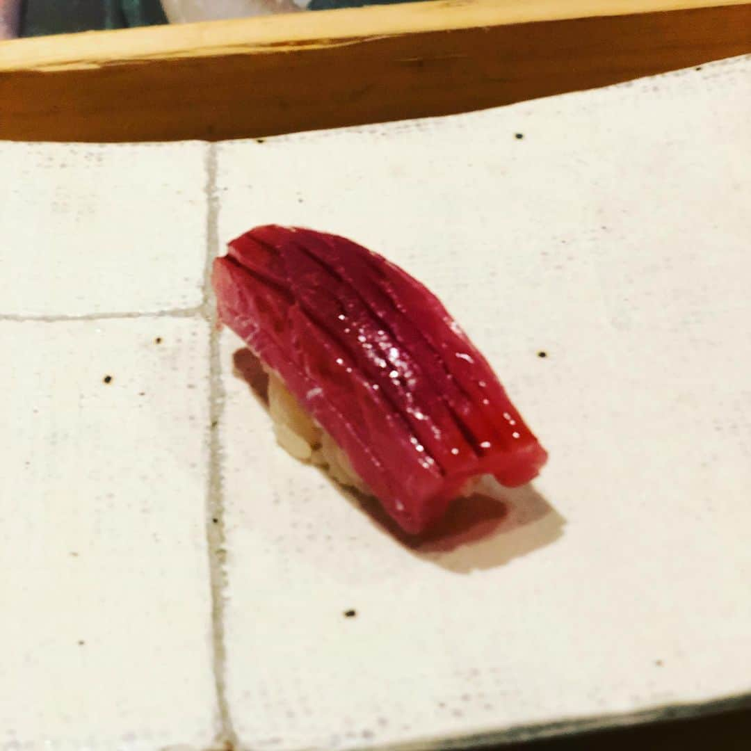 はまやねんさんのインスタグラム写真 - (はまやねんInstagram)「やっぱ寿司が一番美味しいやんね！ #お寿司 #鮨心 #鮨心はなれ #sushi #日本食 #和食 #日本 #港区 #美味すぎ #ツヤツヤ #お米 #酢飯 #海鮮 #海 #また行きたい #誘ってね #すぐ行きます」9月25日 15時54分 - hamayanen0310