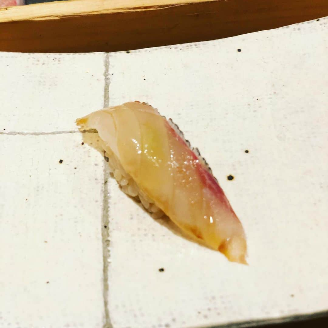 はまやねんさんのインスタグラム写真 - (はまやねんInstagram)「やっぱ寿司が一番美味しいやんね！ #お寿司 #鮨心 #鮨心はなれ #sushi #日本食 #和食 #日本 #港区 #美味すぎ #ツヤツヤ #お米 #酢飯 #海鮮 #海 #また行きたい #誘ってね #すぐ行きます」9月25日 15時54分 - hamayanen0310