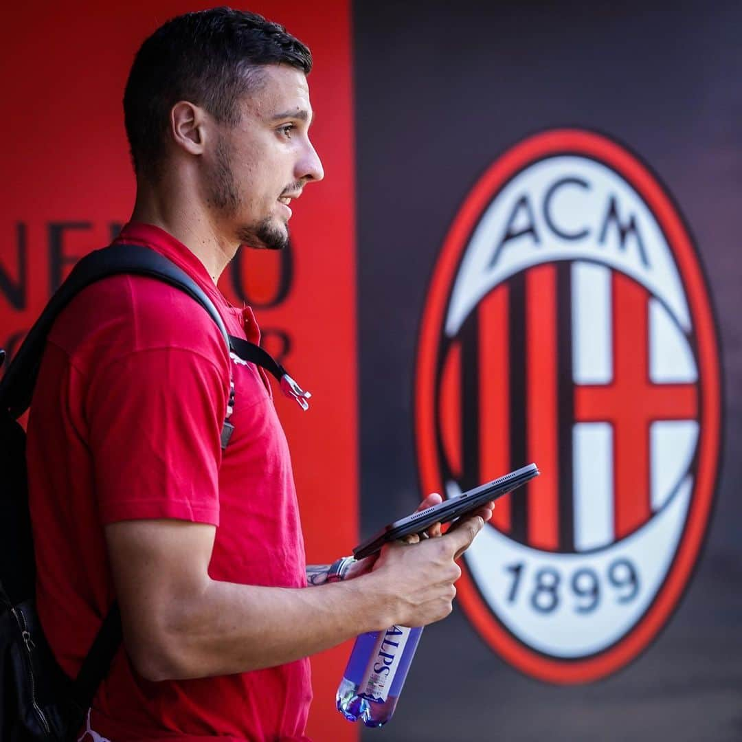 ACミランさんのインスタグラム写真 - (ACミランInstagram)「🚍 #TorinoMilan 🚍 📸 Torino, here we come! ⚽ #SempreMilan」9月26日 1時26分 - acmilan