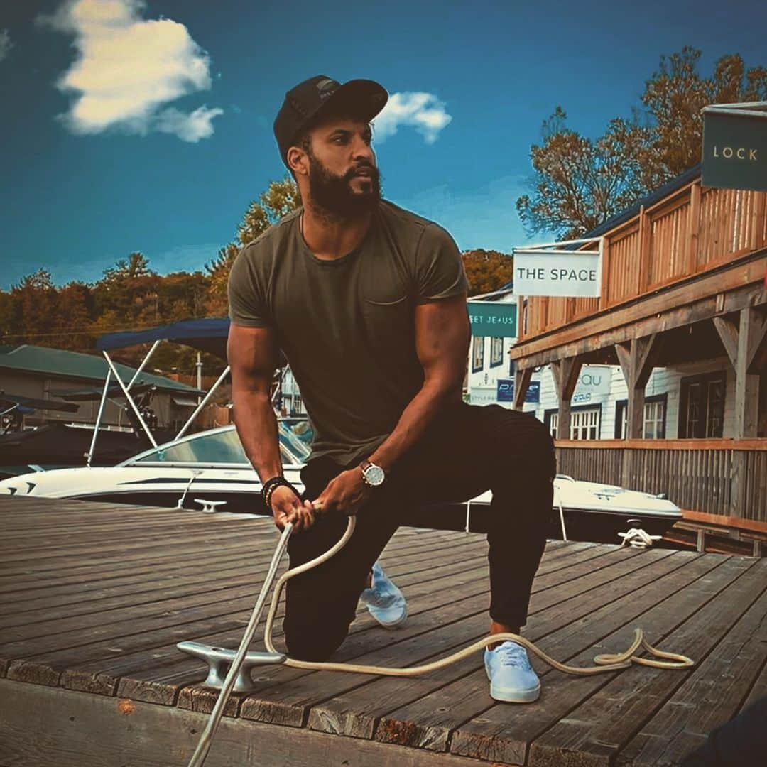 リッキー・ウィットルさんのインスタグラム写真 - (リッキー・ウィットルInstagram)「A great weekend Getting my Boat on at #muskokalakes #muskoka Never forget to live your life, don’t just exist. Life’s tough for us all in different ways but sometimes we forget to take time out for ourselves to recharge. On our death beds,we won’t be thinking about that promotion, money and hopefully not material things but about experiences,time spent with those we care about. Never miss an opportunity to spend time with loved ones, friends, family. Make time. We are all busy but there are 24 hours in a day,make a call, text, or head around if your near to those peeps and make memories, not regrets #livelife #lovelife #livedontjustexist #tellsomeoneyoulovethem #friends #family #boatlife #canada #toronto #ontario #craigclan #irv-innclan #wahoowars #ifyouknowyouknow」9月26日 1時43分 - rickywhittle