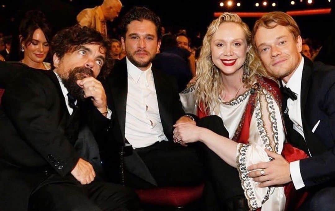 ピーター・ディンクレイジのインスタグラム：「Peter, Kit, Gwendoline, and Alfie at the #Emmys ❤️🔥」