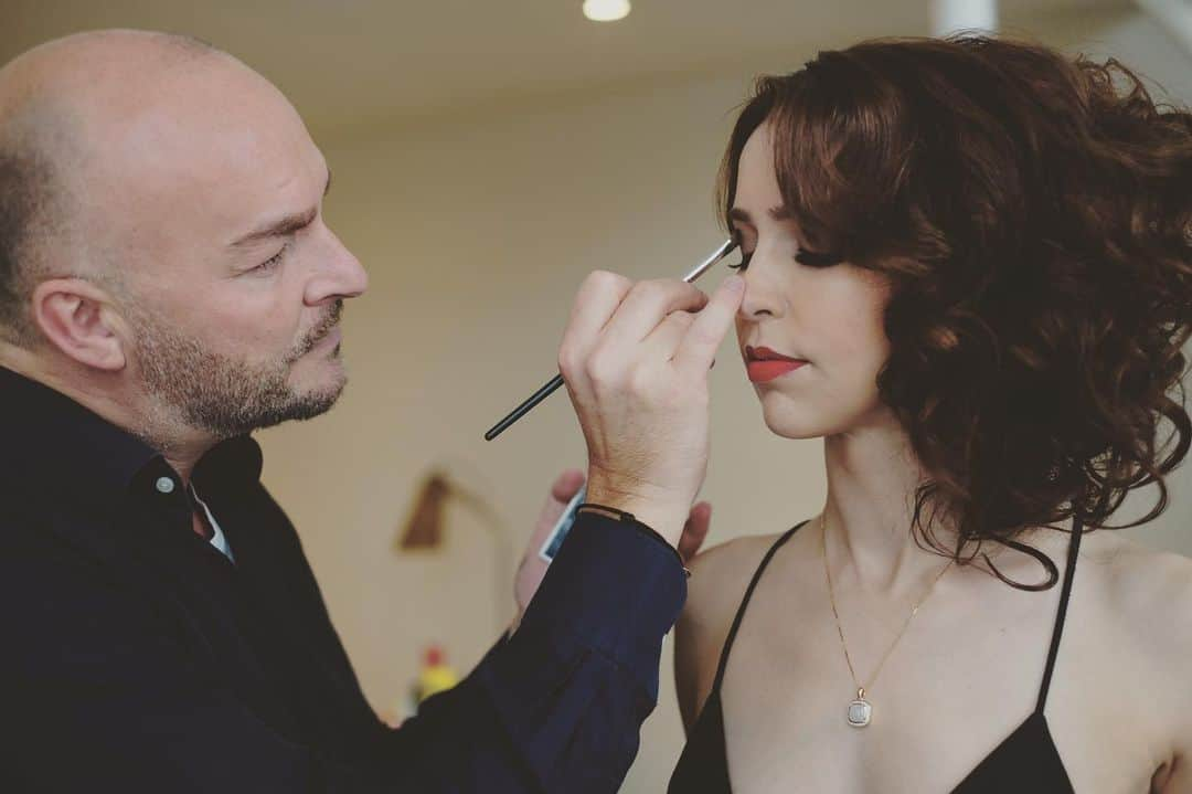 ステファニー・ヨーステンさんのインスタグラム写真 - (ステファニー・ヨーステンInstagram)「Top makeup artist @marclubach  doing my makeup for today’s shoot! @talkiesmagazinenl  @mickymactroy #behind the scenes #photoshoot #talkiesmagazine @talkiesmagazinenl #glamourshoot #makeupartist #オランダ #雑誌 #撮影 #ヘアメイク」9月26日 2時30分 - stefaniejoosten