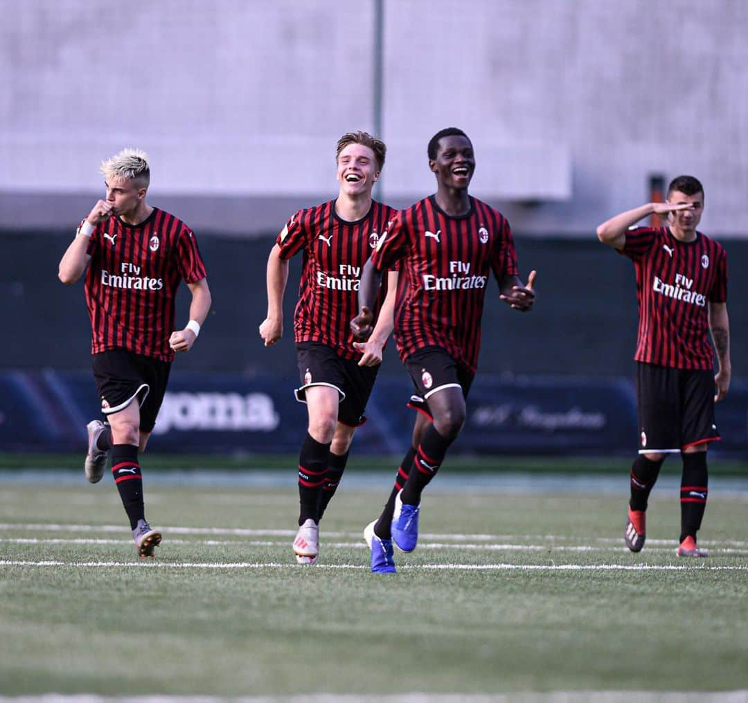 ACミランさんのインスタグラム写真 - (ACミランInstagram)「Way to go #MilanPrimavera! 👊🏼 Through to the next #PrimaveraTimCup round! 🏆 #SampdoriaMilan #SempreMilan」9月26日 2時31分 - acmilan