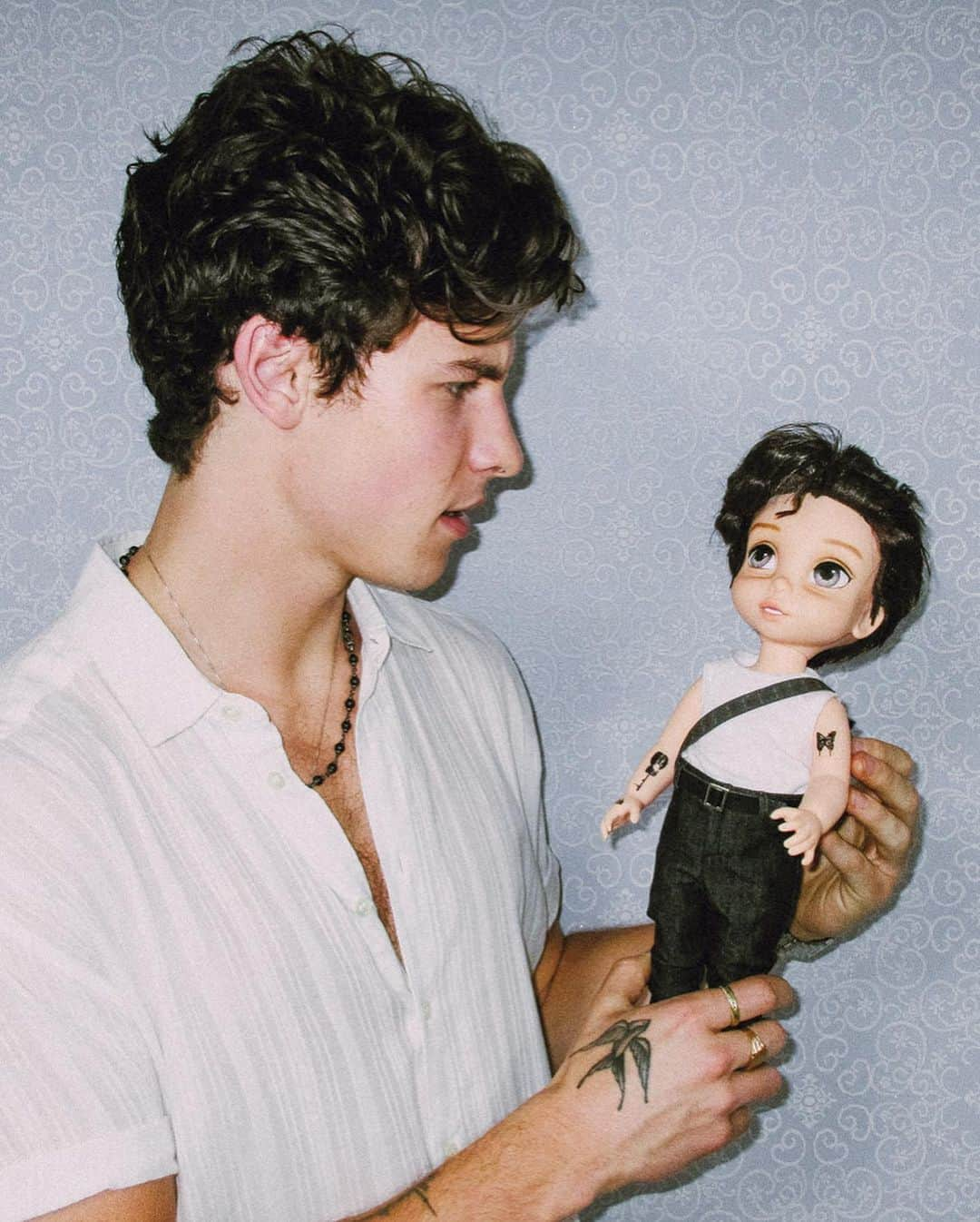 ショーン・メンデスさんのインスタグラム写真 - (ショーン・メンデスInstagram)「Guys they made miniature me dolls!!! Super weird!!!」9月25日 17時56分 - shawnmendes