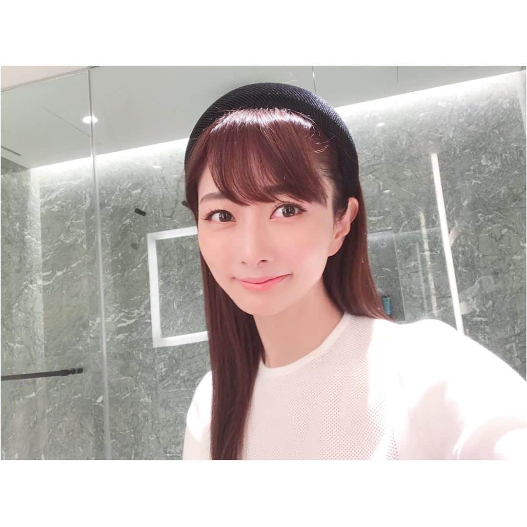 石井美保さんのインスタグラム写真 - (石井美保Instagram)「オフの日のキャスケットブーム(自分の中での)が終わり、Bigカチューシャブーム。高さがあるのがポイント。今年の流行りのPRADAとかのパデットカチューシャほどやり過ぎじゃない高さがマスト。」9月25日 18時10分 - miho_ishii