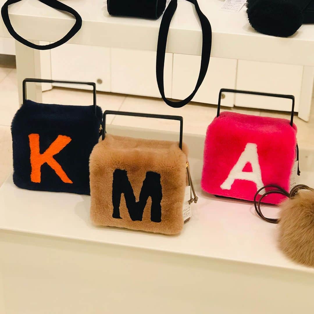 のインスタグラム：「LUDLOW POP UP STORE Until 10/1 At 1F Bag Atelier 詳しくはプロフィールURLをチェック！ #Hankyu #HANKYUMODE #umedahankyu #阪急うめだ本店 #うめだ阪急 #阪急百貨店 #osaka #umeda #mode #LUDLOW #ラドロー #限定品 #ミンク #グローブ #HELLOカスタマイズポシェット」