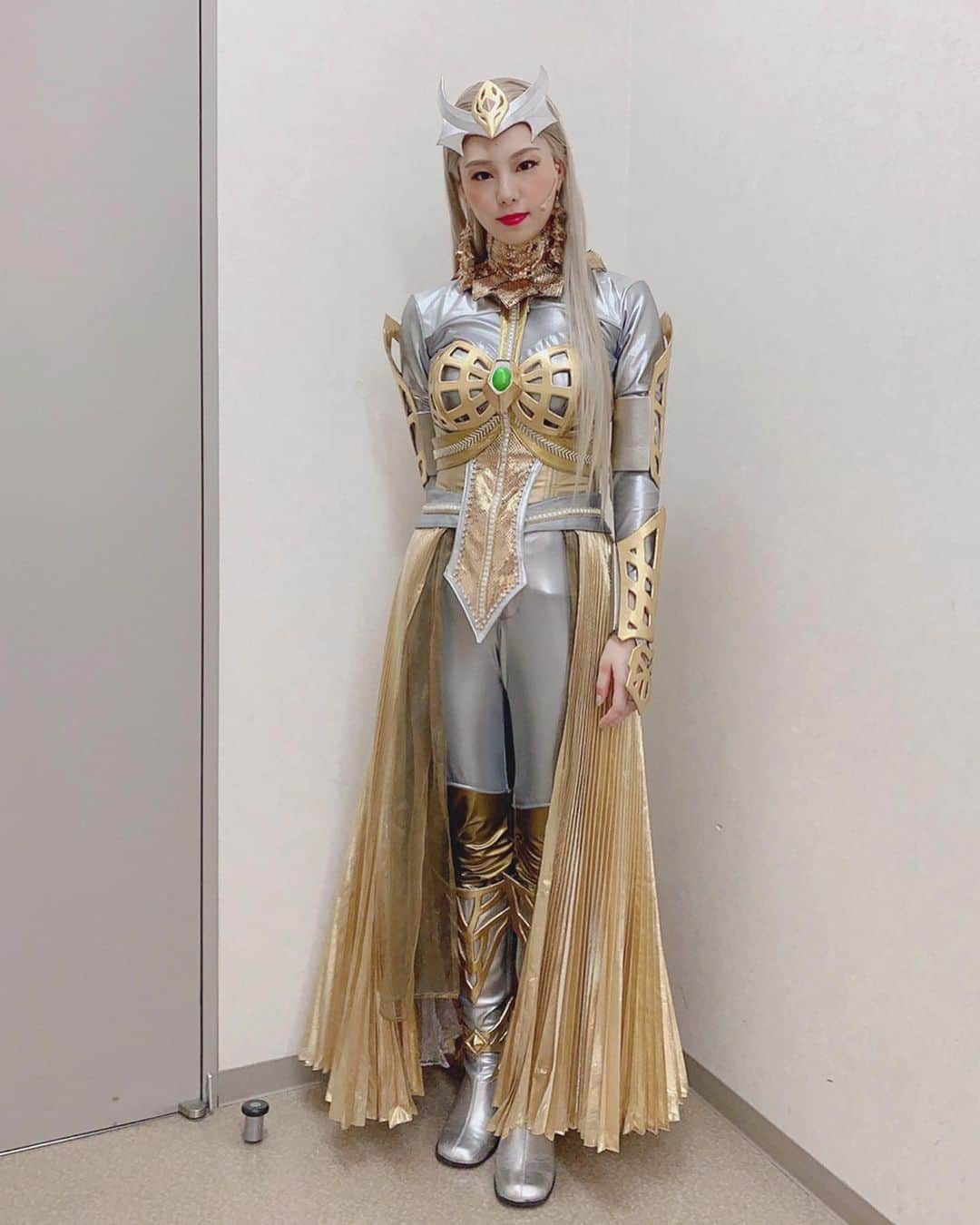 相楽伊織さんのインスタグラム写真 - (相楽伊織Instagram)「💜💜 舞台「DARKNESS HEELS~THE LIVE~SHINKA」 出演が決まりました！ またカミーラを演じることが出来ます！！嬉しい😭❣️ もっと深くカミーラを知れる機会を頂けて感謝です． 今回の舞台のストーリーをさらに深く掘り下げた内容で、5人それぞれのサイドストーリーが各公演で異なるので毎回違った楽しみ方が出来るんじゃないかなぁ🐼 12月5日(木)〜15日(日) CBGKシブゲキ‼︎にて上演です． チケット先行予約が明日から始まります！ 是非観に来てください✨」9月25日 18時26分 - _iorisagara264_