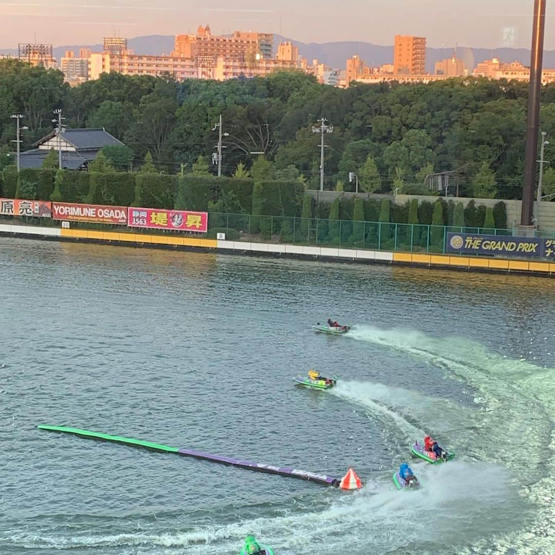 クリストフ・ルメールさんのインスタグラム写真 - (クリストフ・ルメールInstagram)「New experience!! Boat race !! 🇯🇵#boatrace #yusukefujioka #gunyamasaki#osakaboatrace」9月25日 18時29分 - christophelemaire_officiel