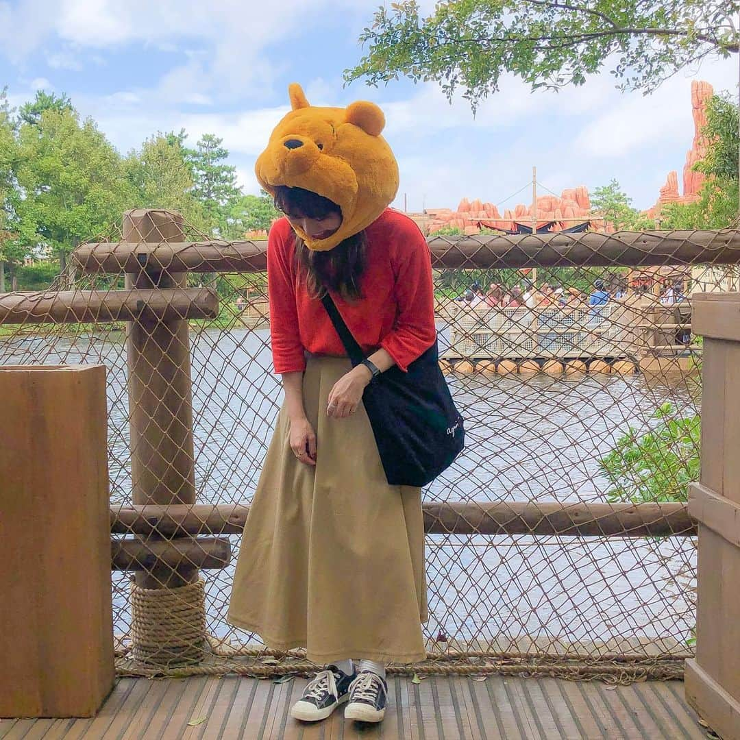 かほこ。さんのインスタグラム写真 - (かほこ。Instagram)「ㅤㅤㅤㅤㅤㅤㅤㅤㅤㅤㅤㅤㅤ ㅤㅤㅤㅤㅤㅤㅤㅤㅤㅤㅤㅤㅤ tops : #kastane skirt : #dickies bag : #agnesb sneakers : #無印良品 ㅤㅤㅤㅤㅤㅤㅤㅤㅤㅤㅤㅤㅤ 月曜日のプーコーデ🐻🍯❤️ はるちゃんと合わせたので、それはまた別で載せるね！ ㅤㅤㅤㅤㅤㅤㅤㅤㅤㅤㅤㅤㅤ 最近涼しかったのにこの日は暑くて、サマーニットでも汗だくでした、、黄色のスカートだと仮装感強いねってなって、ベージュのスカートに！ ㅤㅤㅤㅤㅤㅤㅤㅤㅤㅤㅤㅤㅤ スカートめくれて嬉しそうにすな ㅤㅤㅤㅤㅤㅤㅤㅤㅤㅤㅤㅤㅤ #kaho_fashion #kaho_disney」9月25日 18時46分 - xxokohakxx