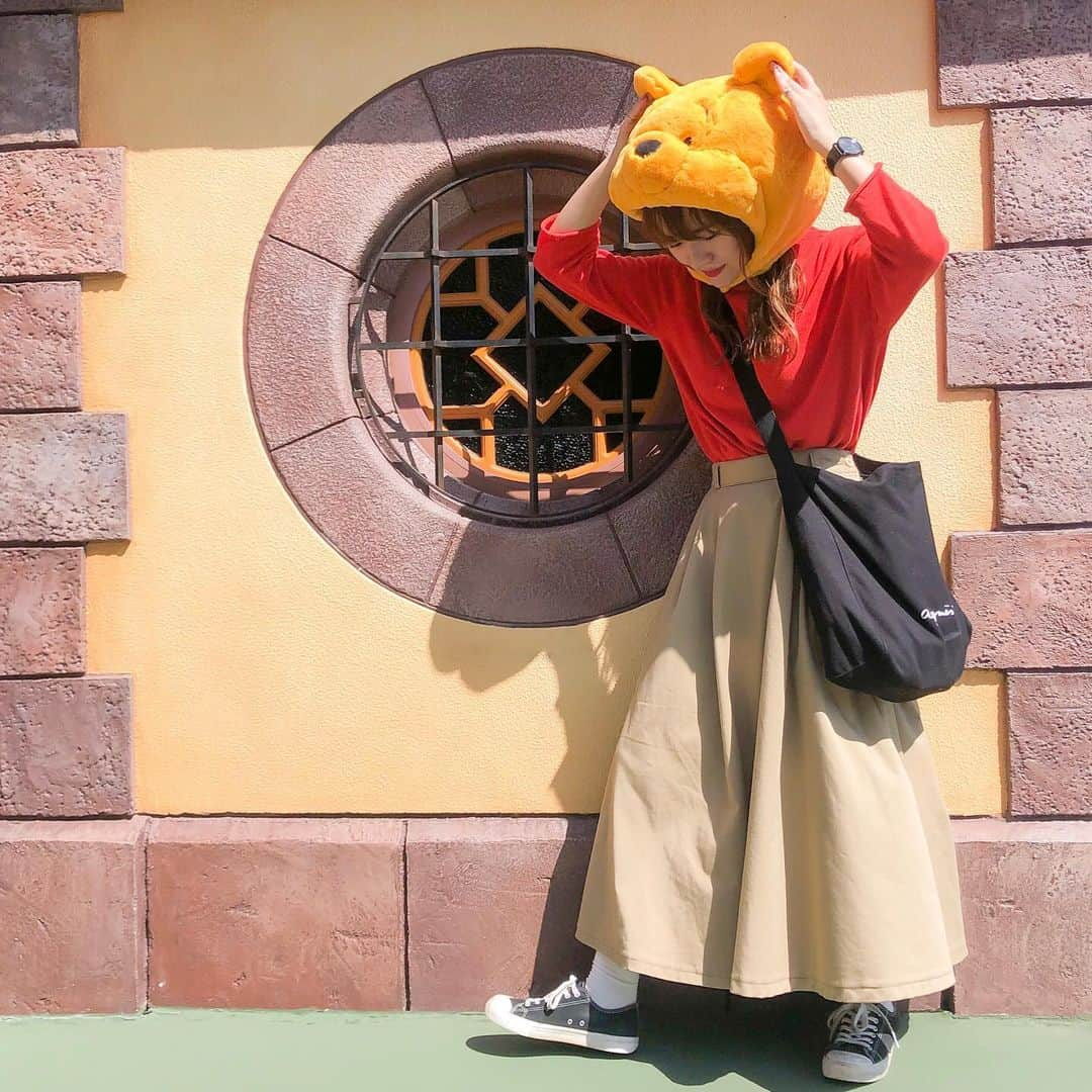 かほこ。さんのインスタグラム写真 - (かほこ。Instagram)「ㅤㅤㅤㅤㅤㅤㅤㅤㅤㅤㅤㅤㅤ ㅤㅤㅤㅤㅤㅤㅤㅤㅤㅤㅤㅤㅤ tops : #kastane skirt : #dickies bag : #agnesb sneakers : #無印良品 ㅤㅤㅤㅤㅤㅤㅤㅤㅤㅤㅤㅤㅤ 月曜日のプーコーデ🐻🍯❤️ はるちゃんと合わせたので、それはまた別で載せるね！ ㅤㅤㅤㅤㅤㅤㅤㅤㅤㅤㅤㅤㅤ 最近涼しかったのにこの日は暑くて、サマーニットでも汗だくでした、、黄色のスカートだと仮装感強いねってなって、ベージュのスカートに！ ㅤㅤㅤㅤㅤㅤㅤㅤㅤㅤㅤㅤㅤ スカートめくれて嬉しそうにすな ㅤㅤㅤㅤㅤㅤㅤㅤㅤㅤㅤㅤㅤ #kaho_fashion #kaho_disney」9月25日 18時46分 - xxokohakxx