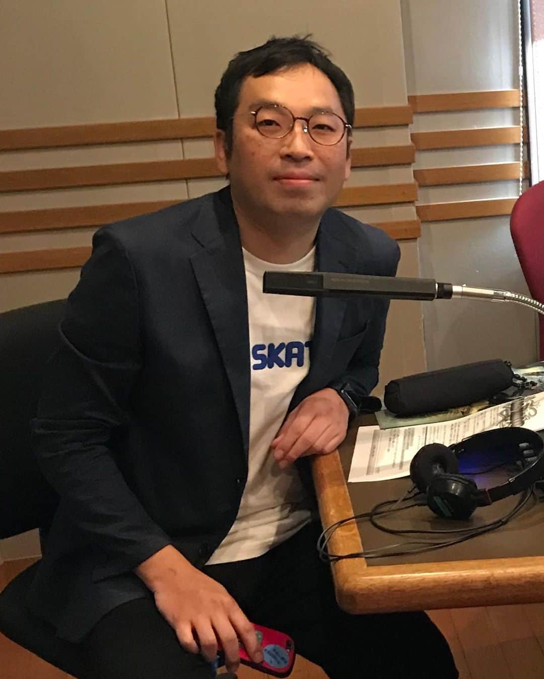 NAOKIさんのインスタグラム写真 - (NAOKIInstagram)「本日は‪α-STATION FM京都‬にてFLAG RADIOの収録。  明日9月26日 21時から放送のFLAG RADIOは京都の重鎮バンド、ブッシュマンの谷山タダシ先輩がゲストです！  みんな聴いてね〜😊 ブッシュマンの次のライヴは10月12日(土)です！ 京都西院GATTACAにてブッシュマン企画「鉄腕原子」です！  みんな遊びに行ってみてねー👍  #アルファステーション #flagradio  #ブッシュマン #10feet」9月25日 18時52分 - naoki_10feet