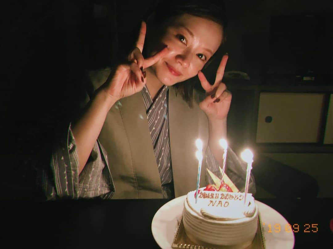 高山直子さんのインスタグラム写真 - (高山直子Instagram)「35歳になりました🎂﻿ ﻿ のんびり迎えた誕生日。25歳からの10年間、本当に濃くいろんなことがあったなーって思い返していました。﻿ ﻿ でもこの10年が間違いなく今後の人生にとって、とても大切で、今のわたしの基盤になっているので駆け抜けてきて良かったなって素直に思います。﻿ ﻿ 関わってくださる周りのみなさま、いつも見てくださるみなさま、ほんとうにありがとう✨﻿ ﻿ 今年、誕生日というのがとても特別な日だということを実感しました😌ここまで元気に過ごせてきたことに感謝しながら35歳も沢山幸せを感じられる年にしたいです😉﻿ ﻿ また一年、よろしくお願いします✌🏻﻿ ﻿ ﻿ #クニコの日﻿ #9月25日﻿」9月25日 19時19分 - nao_70koro