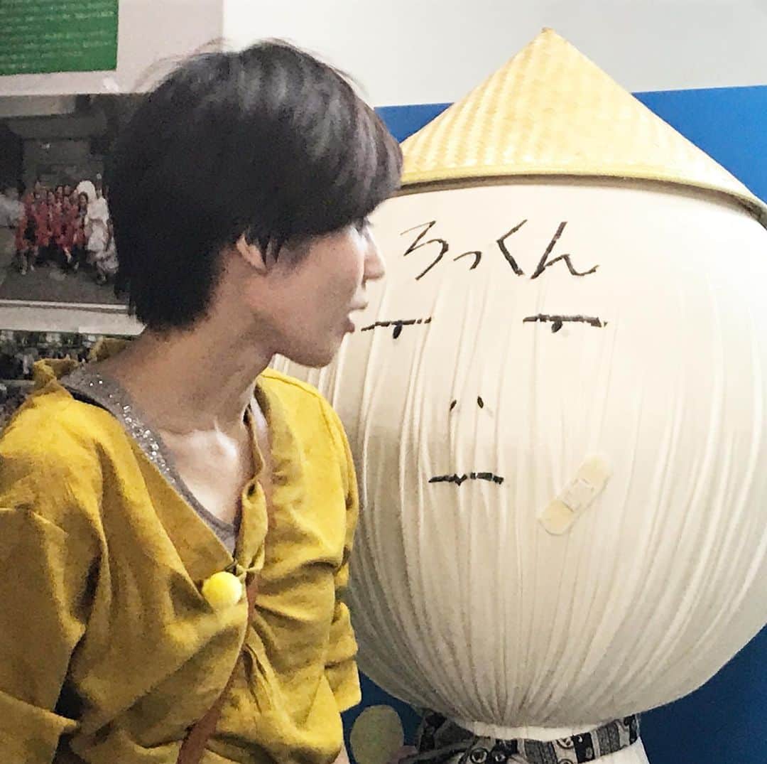 にしおかすみこさんのインスタグラム写真 - (にしおかすみこInstagram)「大きなてるてる坊主と目があう。 「おまえ、誰だ」と言われてそう。。 #怪しいものではないですよ」9月25日 19時22分 - nishioka_sumiko