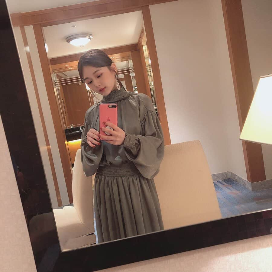 ひよんさんのインスタグラム写真 - (ひよんInstagram)「👗💓💄 ㅤㅤㅤㅤㅤㅤㅤㅤㅤㅤㅤㅤㅤ このワンピース、カーテンみたいだけど みんな褒めてくれて嬉しかった😆💞ㅋㅋㅋ @searoomlynn_official のだよ👗 ピアスは @anjurina0709 のもの💎 めためたお気に入りで沢山つかってる❤️ ㅤㅤㅤㅤㅤㅤㅤㅤㅤㅤㅤㅤㅤ リップは最近はまってる、 @thepublicorganicofficial のもの💋 色付きリップスティックで軽いのに 思った以上にちゃんと発色してくれるからすき。 唇も荒れないしプチプラだしおすすめ😉 ひよんが使った色は #ノーブルオレンジ で648円だよ😆✨税抜き！笑 ㅤㅤㅤㅤㅤㅤㅤㅤㅤㅤㅤㅤㅤ #lipstick #thepublicorganic #koreangirl #koreanmakeup #메이크업 #립스틱 #립스틱추천 #희영 #가을메이크업 #リップ #秋メイク #ひよん」9月25日 20時01分 - cchan_fee4