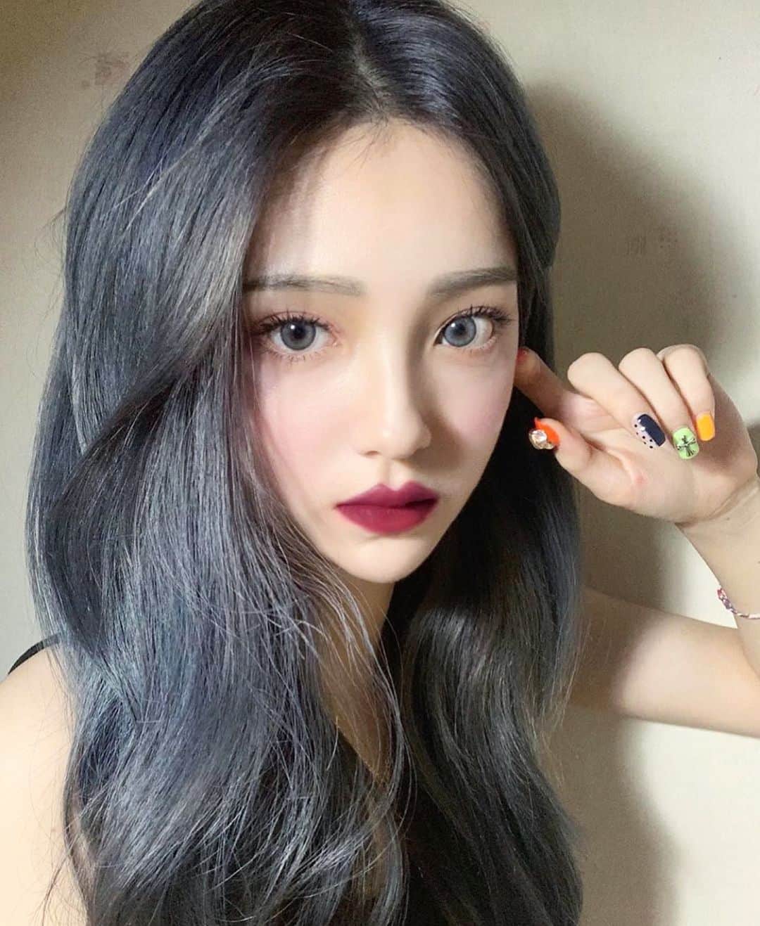 原涼香のインスタグラム：「秋hairはもう準備していますか❓ 肌が白く見える、色落ちも可愛いブルーグレー💙 ケアブリーチ3回は必須です( ◠‿◠ ) ㅤㅤㅤㅤㅤㅤㅤㅤㅤㅤㅤㅤㅤ ライブ、ペンミなどのイベント前も是非🇰🇷💓」