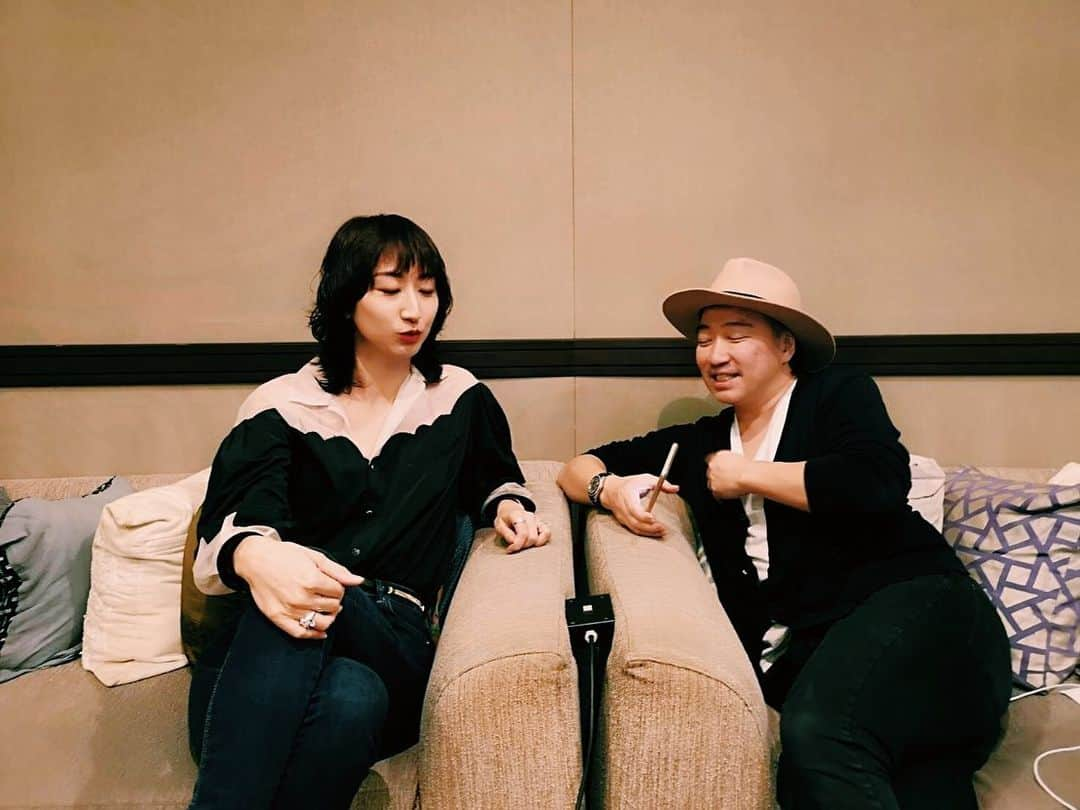 Ms.OOJAさんのインスタグラム写真 - (Ms.OOJAInstagram)「ツアーの合間に . 今日はとあるレコーディングでした。 . オフコースのトリビュートに続き、こちらも大好きなアーティストのトリビュートアルバム！嬉しい！ . . プロデュースは「PROUD」やでもお馴染みの今井了介さん！相変わらずのナイスなディレクションのおかげで楽しいレコーディングでしたー！ .  まだ解禁前なので、詳しいことは言えませんが、お楽しみ！！ . . #msooja #今井了介 #recording #トリビュート #アルバム」9月25日 20時09分 - msoojafaith