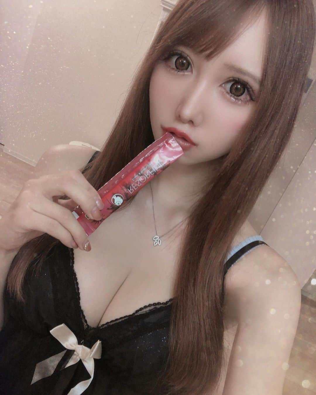 のインスタグラム：「リゾレーヌ💎💞 夏バテで痩せておっぱい減ってきた時とかに食べてる🤭👙 ゼリー状で美味しいし味も5種類あるから続けやすい✨ ・ ・ #resoreine #リゾレーヌ #resort #リゾート #おっぱい #育乳 #ゼリー #歌舞伎町 #新宿 #六本木 #ミナミ #北新地 #中洲 #すすきの #キャバ嬢 #コスプレ #japanesegirl #天音ゆめか」