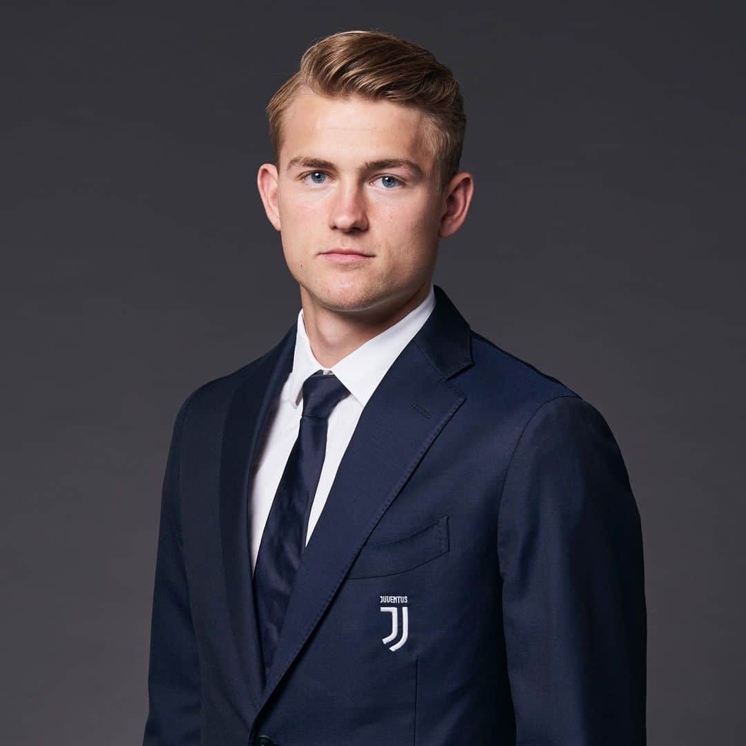 サッカーキングさんのインスタグラム写真 - (サッカーキングInstagram)「. SUIT STYLE （2019.09.23） . 📷Photo by Gareth Cattermole - FIFA/FIFA via Getty Images . #TheBest #FIFAFootballAwards #TheBestAwards #スーツ #suit #👔 #デリフト #DeLigt #matthijsdeligt  #ユヴェントス #Juventus  #football #サッカー #⚽️ #サッカーキング」9月25日 20時23分 - soccerkingjp