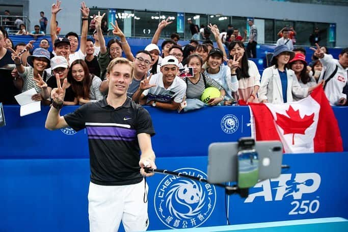 デニス・シャポバロフさんのインスタグラム写真 - (デニス・シャポバロフInstagram)「Great start here in @chengduopentennis. Loving the support ❤️🙏🏼」9月25日 20時37分 - denis.shapovalov