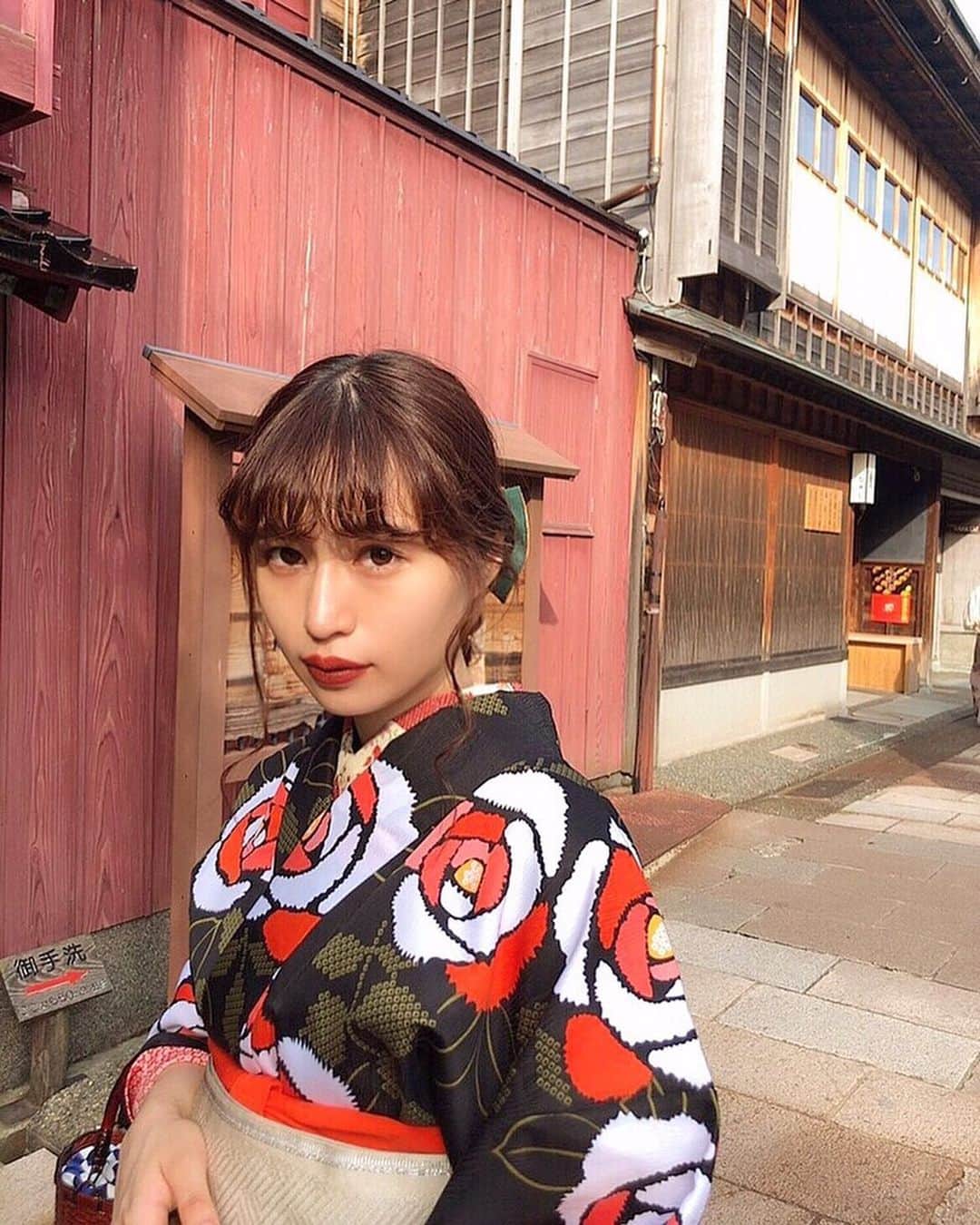 菅野梓のインスタグラム：「. . 本日のスタイリング(^｡^)👘 金沢旅行に来てます爆食い🍡🎨 . #kanazawa #金沢旅行 #ひがし茶屋街」