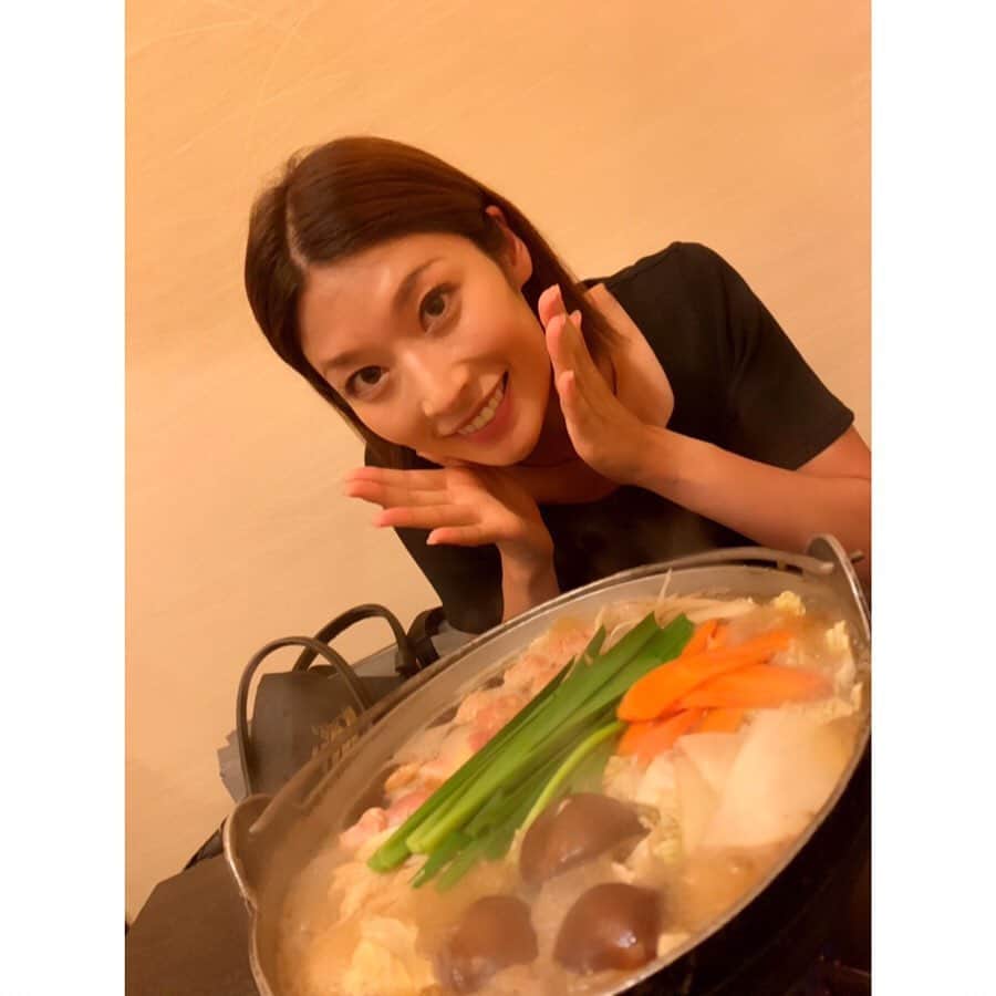 西谷綾子のインスタグラム：「✴︎ #食べて健康になる  大相撲秋場所が22日千秋楽を迎えましたね☺️ 連日、前売りチケットは完売❣️ 人気ぶりにあやかり大相撲の聖地・両国駅へ🤗✨ ・ 連載37回目 #ちゃんこ鍋寺尾 #両国  連載36回目 #はかりめ #穴子 #銀座 ・ ・ 詳しくは‥ 日刊ゲンダイ 毎週水曜日 「カラダを変える 健康レストラン」😋🍽 ・ ・ 駅の売店やコンビニで発売中📰☺️ 電子版あり📲 ・ 栄養・成分の効果・効能など‥ イロイロ書いてます📝😊 ・ #疲労回復 #疲れ目予防 #目の老化防止 #体質改善 #ダイエット #栄養  #食 #健康 #大相撲 #相撲 #sumo」