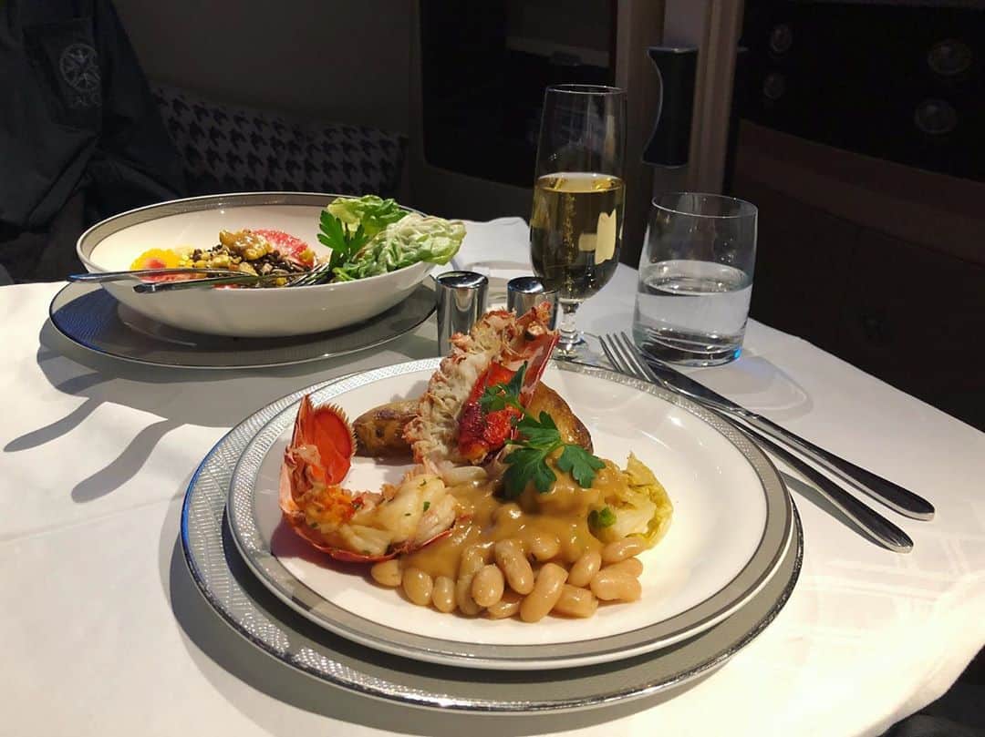 木下春奈さんのインスタグラム写真 - (木下春奈Instagram)「・ to paris🇫🇷 ・ 豪華🤤🤤 飛行機の機内食ってついつい食べすぎる。 ・ ・ ・ #paris#france#🇫🇷#flight」9月25日 21時00分 - haruna_kinoshita