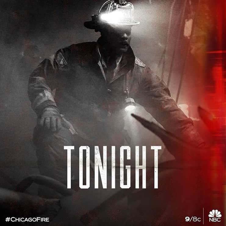 デビッド・エイゲンバーグのインスタグラム：「#chicagofire  TONIGHT! Welcome lovely people! We have something to show u !」