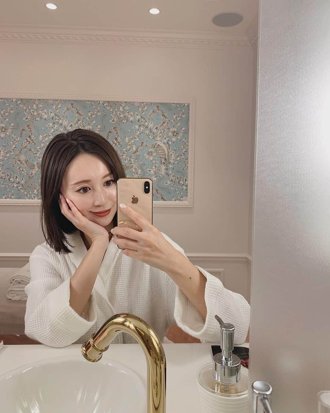 のインスタグラム：「久しぶりに身体(特に背中!)がすっきり軽いっ🙌﻿ ルミエパリに行ってキャビゼロデトックスを受けてきたんだけど﻿ 脂肪を分解し老廃物を流しつつ、EMSで筋肉運動も同時進行できちゃう。日頃運動不足の身体はかなり喜んだと思われます...✨笑﻿ ﻿ お店の中もどこもかしこも可愛かった〜🇫🇷！！パウダールームも充実していて快適。﻿ 老廃物流れやすくする為にお水たくさん飲んだほうがいいとのことだったので常日頃から改めて気をつけようと思いました...🥰﻿ 🦋 @lumiere_paris_official﻿ ﻿ #ルミエパリ  #lumiereparis #アンチエイジング  #ラグジュアリーサロン #キャビゼロデトックス #LUMIERE  #PARIS  #エステ #恵比寿 #恵比寿ガーデンプレイス #ebisu﻿」