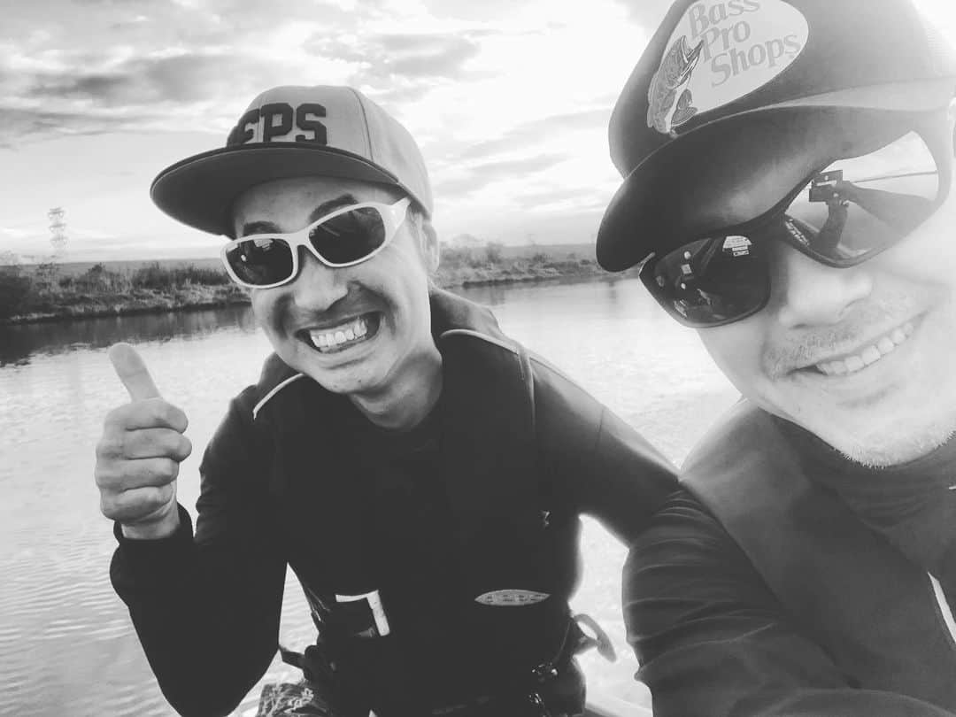 人時のインスタグラム：「先週に引き続き、depsの上杉さんのプラに同船♫ いつもはあれで釣りたいこれで釣りたいと考えたりしてますが、今回は少しばかり違いました^_^ 出来たかどうかは分からないけど、自分なりにとても勉強になりました^_^  週末の大会が楽しみです^_^  頑張れー！  えっと僕の釣果は……。 とりあえず色んなルアーでチェイスからバイトまで程よくありました^_^  #deps #hideup」