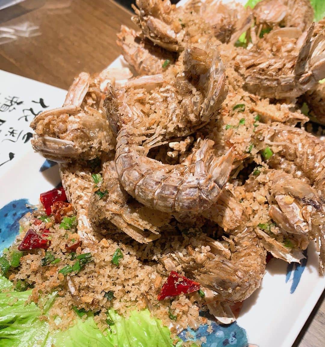 水谷雅子さんのインスタグラム写真 - (水谷雅子Instagram)「中国のファンの方達と夕食は四川料理🇨🇳✨ 上海蟹🦀レストランでは一年を通して食べれますが、上海蟹の旬はちょうどこれから10月〜11月が一番美味しいですよね😋💕 最初の写真はザリガニですけどね😅 つづく…😉 #上海#四川料理#ザリガニ#始めて食べる #辛い#楽しい夕食#思い出作り#ありがとう #水谷#水谷雅子beautybook50の私」9月25日 22時15分 - mizutanimasako
