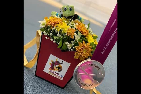 横田葵子さんのインスタグラム写真 - (横田葵子Instagram)「2019年世界新体操選手権が終わりました。 結果は 総合2位🥈 種目別 ボール1位🥇 フープクラブ 2位🥈 になることができました。  今回はオリンピックの出場枠がかかった試合の中で、総合、種目別でメダルを取ることが出来、種目別のボールでは、世界選手権初の金メダルを取ることが出来ました。 この舞台で踊ることが出来たのも、沢山の方々のサポート、応援があったからこそだったと思います。 感謝の気持ちでいっぱいです！  ここからまた、新たなスタートになるのでしっかり、今回学んだことを活かし、東京オリンピックで、金メダルが取れるように、日々の練習を大切にしていきたいです。  応援ありがとうございました！ これからも感謝の気持ちを忘れずに頑張ります。  #新体操 #世界選手権 #🥇 #🥈 #🥈 #東京オリンピック #出場枠 #獲得 #応援ありがとうございました #in #アゼルバイジャン #フェアリージャパンpola  #感謝の気持ち #ありがとう」9月25日 22時23分 - kiko_yokota