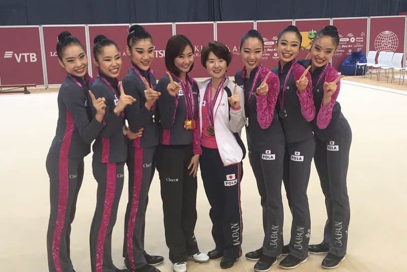 横田葵子さんのインスタグラム写真 - (横田葵子Instagram)「2019年世界新体操選手権が終わりました。 結果は 総合2位🥈 種目別 ボール1位🥇 フープクラブ 2位🥈 になることができました。  今回はオリンピックの出場枠がかかった試合の中で、総合、種目別でメダルを取ることが出来、種目別のボールでは、世界選手権初の金メダルを取ることが出来ました。 この舞台で踊ることが出来たのも、沢山の方々のサポート、応援があったからこそだったと思います。 感謝の気持ちでいっぱいです！  ここからまた、新たなスタートになるのでしっかり、今回学んだことを活かし、東京オリンピックで、金メダルが取れるように、日々の練習を大切にしていきたいです。  応援ありがとうございました！ これからも感謝の気持ちを忘れずに頑張ります。  #新体操 #世界選手権 #🥇 #🥈 #🥈 #東京オリンピック #出場枠 #獲得 #応援ありがとうございました #in #アゼルバイジャン #フェアリージャパンpola  #感謝の気持ち #ありがとう」9月25日 22時23分 - kiko_yokota