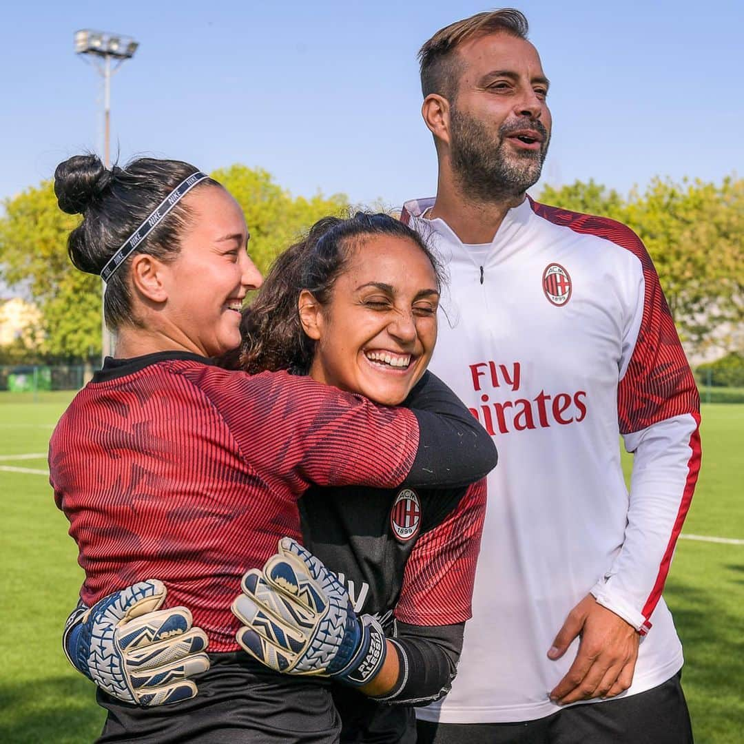 ACミランさんのインスタグラム写真 - (ACミランInstagram)「The joy of being together ❤🖤 #SempreMilan #FollowTheRossonere」9月25日 22時34分 - acmilan