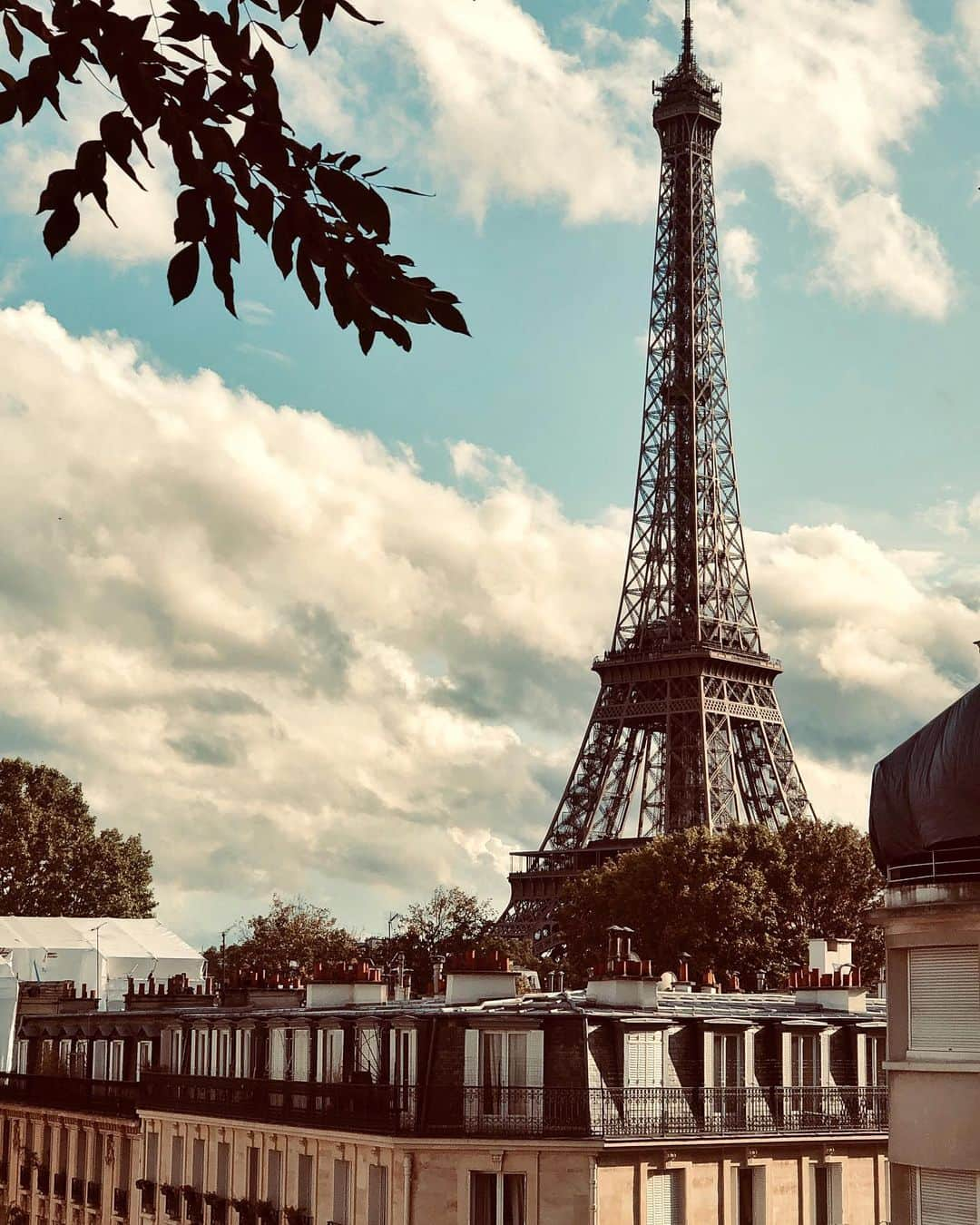 ヨハネス・ヒューブルさんのインスタグラム写真 - (ヨハネス・ヒューブルInstagram)「Getting lost in Paris is one of my favorite things to do here #ParisWillAlwaysBeParis #fallinparis 🍁」9月25日 22時54分 - johanneshuebl