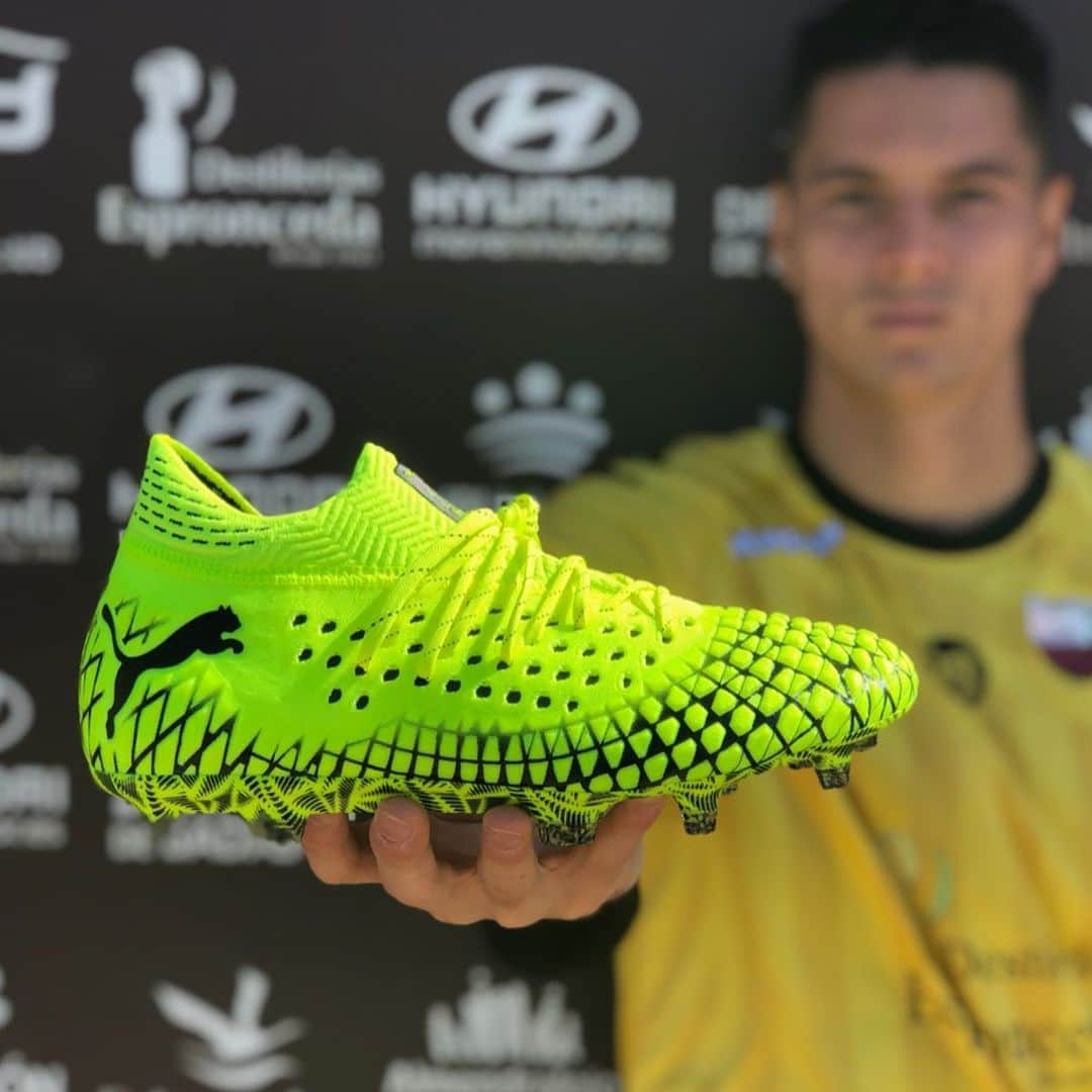 山口瑠伊のインスタグラム：「新色😎  #RUSHPACK #PUMAFuture #PUMAFOOTBALL #オレヲミロ」