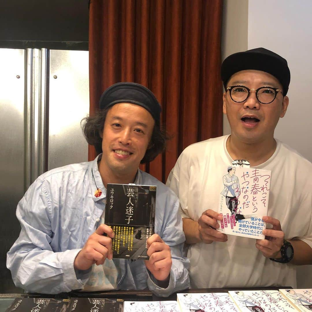 やついいちろうさんのインスタグラム写真 - (やついいちろうInstagram)「下北沢Ｂ&Ｂでの「それこれ青春というやつなのだろうな」出版記念トークショー。ユウキロックさんとのトークライブ。楽しかったです！来てくれた皆さん、ありがとうございます」9月25日 23時00分 - yatsuiichiro