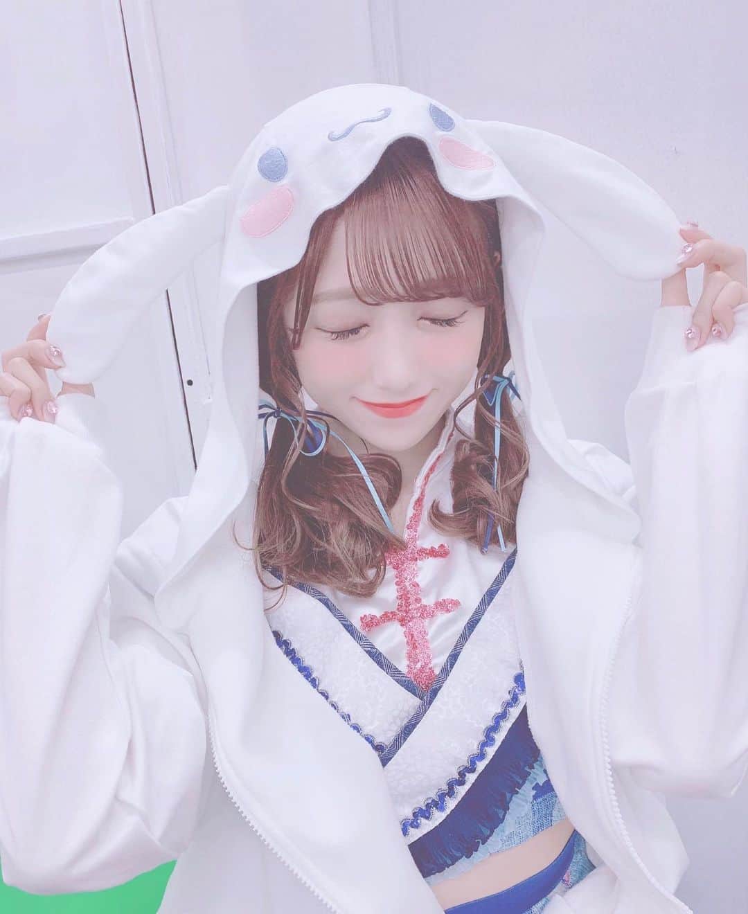 田口未彩のインスタグラム：「🎀 . . シナモンのパーカー💕 アキシブの衣装と色合いが合いすぎる💕 . マイメロのパーカーも買った🎀 . . #サンリオ #サンリオピューロランド #ピューロランド #ピューロ #クロミ #シナモンパーカー #シナモングッズ #量産型 #量産型女子 #anmille #アンミール #エブリン #メイク #オレンジメイク #ピューロコーデ #カチューシャ #量産型コーデ  #ピンクコーデ #インスタ映え #映え #シナモンコーデ #シナモン」
