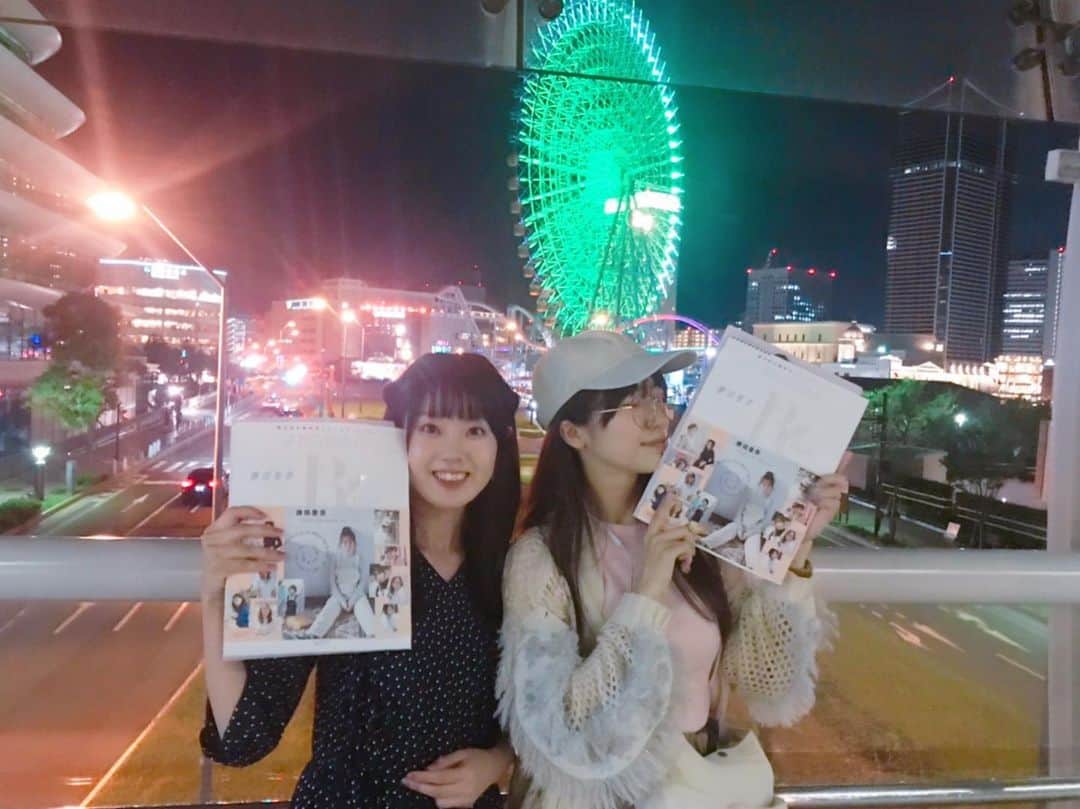 ぱいぱいでか美のインスタグラム：「勝田里奈さんご卒業おめでとうございます！ ꙳ #アンジュルム #angerme #勝田里奈 さん #RFT #宇佐蔵べに ちゃん ꙳ べにンゴと勝田里奈さん卒業公演へ。 Twitterにも書いたけど、、りなぷ〜が常に「通常運転」でい続けてくれたことの凄さとか安心感って メンバーの皆さんもそうかもしれないけど 私みたいなファンにとってもすごく大きなものだったと思う。 そんなのわかってたけど改めて感じたし、 これは……もうこの日まで考えないようにしてたけど これは寂しくなるなあと心底思いました。 そしてそんな風にいつだって涼しげに振舞ってたりなぷ〜が 「みなさんが暖かく見守ってくれたから偽りのない自分でいられた」 とサラリと言う姿のまさに嘘のなさに泣けたし 私でこんななんだから 長年推してきたヲタの方からしたらたまんないだろうなとか ほんと思い出せば思い出すほど泣けます、、。 まだ今日の出来事なのに！ アンジュルムさんの青春感って 仲の良さもだけどいろんな人がいることがそう感じさせている一番のポイントだと思う。 誰でもここにいていいという空気感。 それを築き上げてきた先輩メンバーがまた一人卒業というのは やはり寂しすぎるし切ないけど 衣装や本で自分の次なる道を形に残てくれる りなぷ〜は本当にかっこいい女性だしステキなアイドルだなと思いました！ 本当にご卒業おめでとうございます！ これからの勝田里奈さんも応援してます！ そしてこれからのアンジュルムさんも応援しています！ 11/20新体制で新曲リリースです！みなさま！ . べにンゴが急激にハロにはまって数ヶ月。。 ようやく一緒に見に行けたのも嬉しかった！」