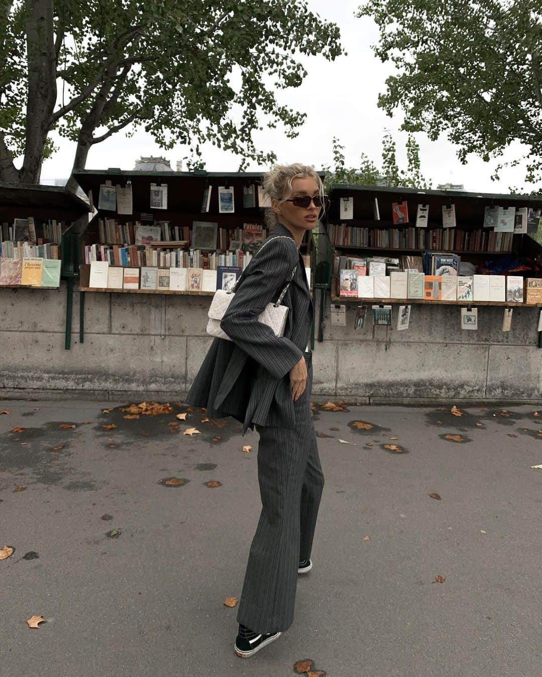 エルザ・ホスクさんのインスタグラム写真 - (エルザ・ホスクInstagram)「Bonjour! Just some pics in my Fav fall suit 🖤」9月25日 23時46分 - hoskelsa