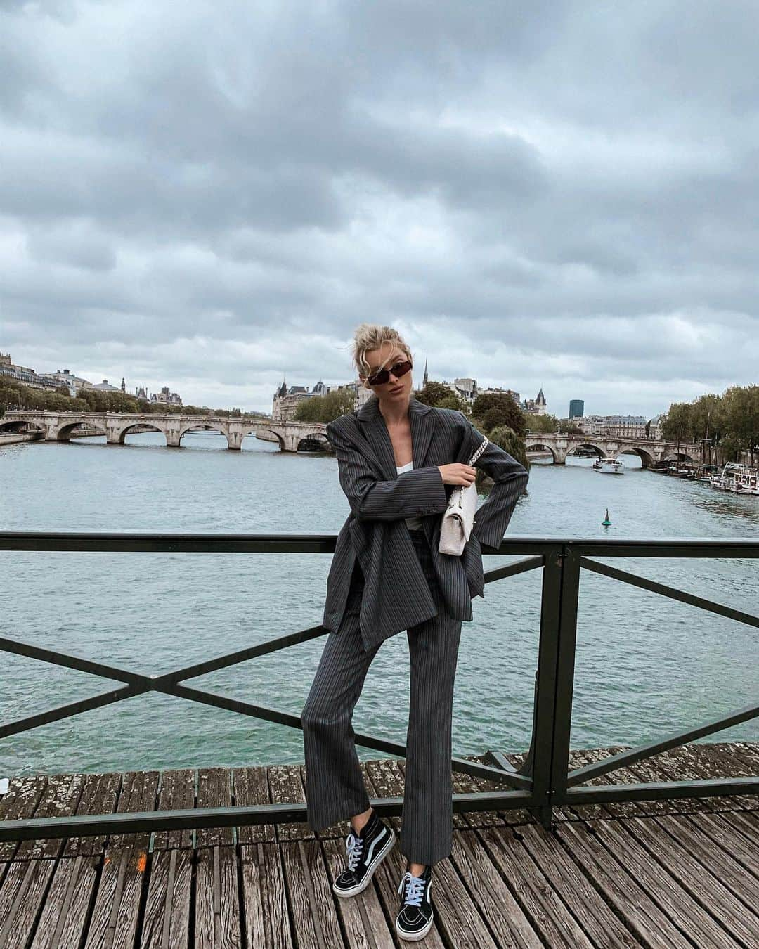 エルザ・ホスクさんのインスタグラム写真 - (エルザ・ホスクInstagram)「Bonjour! Just some pics in my Fav fall suit 🖤」9月25日 23時46分 - hoskelsa