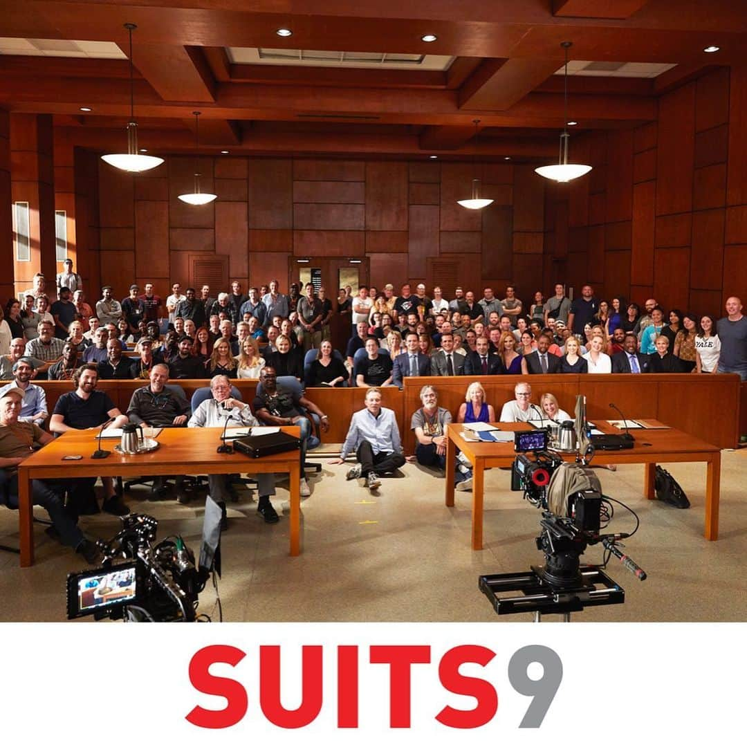 ガブリエル・マクトさんのインスタグラム写真 - (ガブリエル・マクトInstagram)「The first pic is of all the talented cast and crew of season 9 of @suits_usa . The second pic is Cast and Crew who have been with us for ALL 9 seasons. That’s right - the people who have worked tirelessly for 9 years straight through. You ALL have a special place in my heart. Tonight’s episode marks the end of an era. We couldn’t have done it without the people above and the people behind the scenes that weren’t able to make it to ‘photo day’, the crews that are working on other programs, the casts that have moved on, the writers, casting, producers, agents, executives in Los Angeles...everyone has made this show what it is...I thank you and our beloved fans. Our fans all over the world...it is you that carried these stories into your lives and gave us the opportunity to continue working this past decade. Forever will I be grateful. #finale #seriesfinale #season9 #theend #tonight #suits」9月25日 23時50分 - iamgabrielmacht