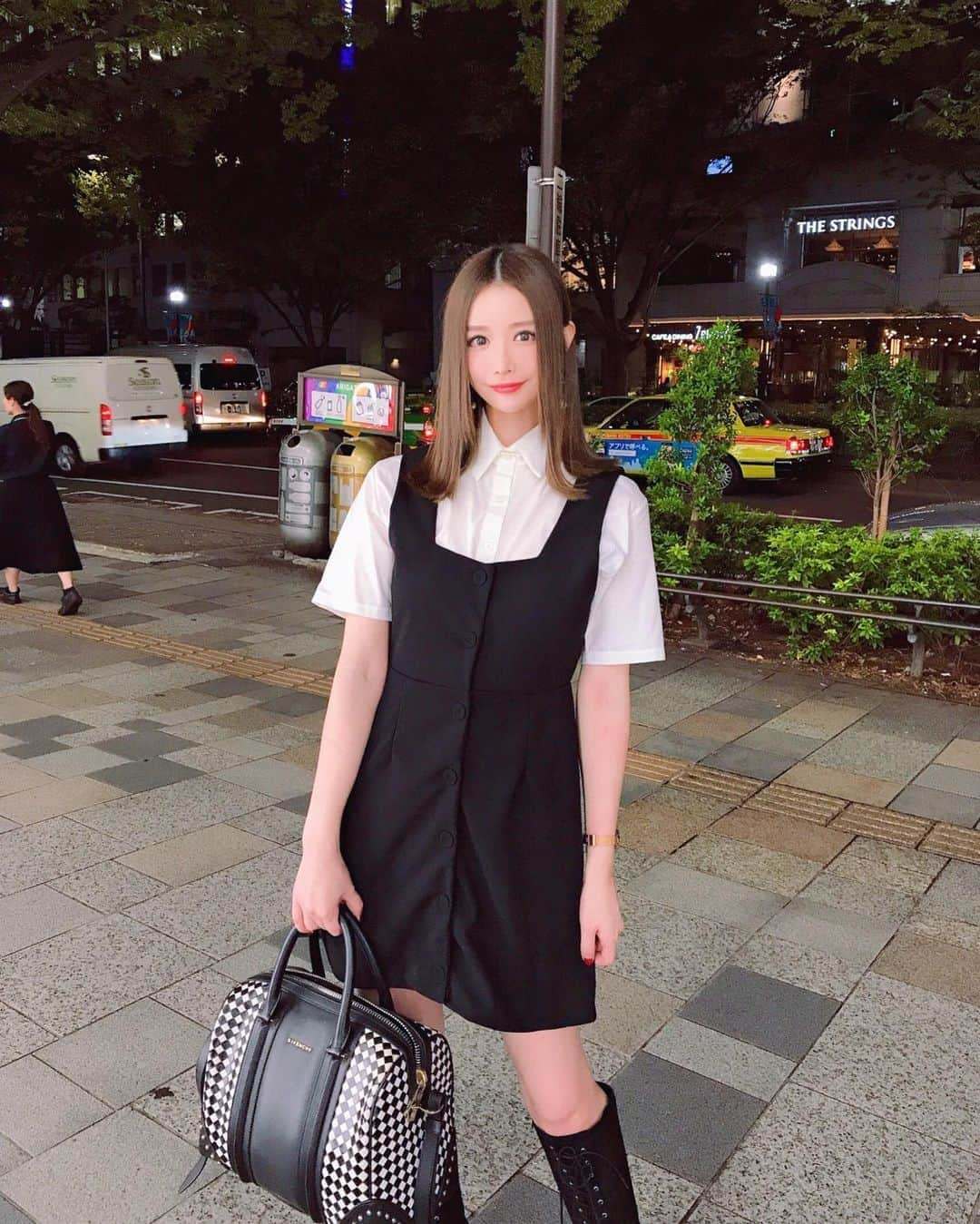 吉見衣世さんのインスタグラム写真 - (吉見衣世Instagram)「夜は写真が難しい🌙 ・ ・ ストーリー見てね🥺❤️ ・ ・ ワンピース @_ruruofficial_  ブーツ @esperanza_official  バッグ @givenchyofficial ・ ・ ・ ・ #表参道#ワンピース#ブーツ」9月26日 0時08分 - iyori_nu